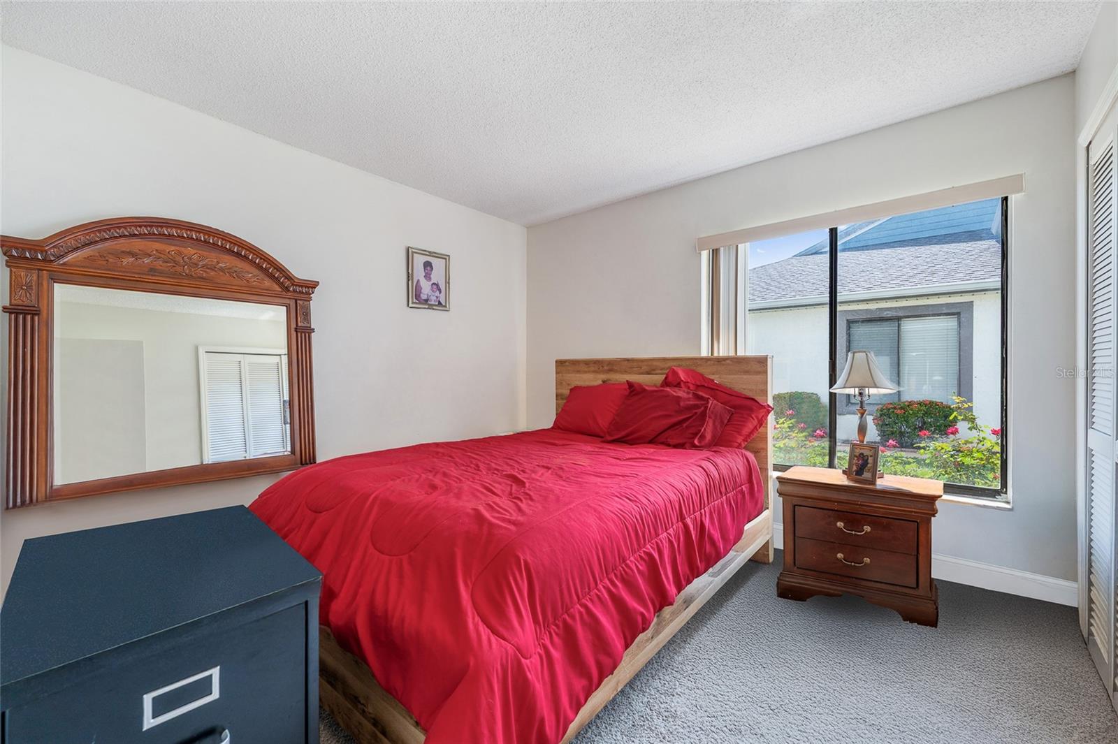 Image 17 of 30 For 98 Lakepointe Circle