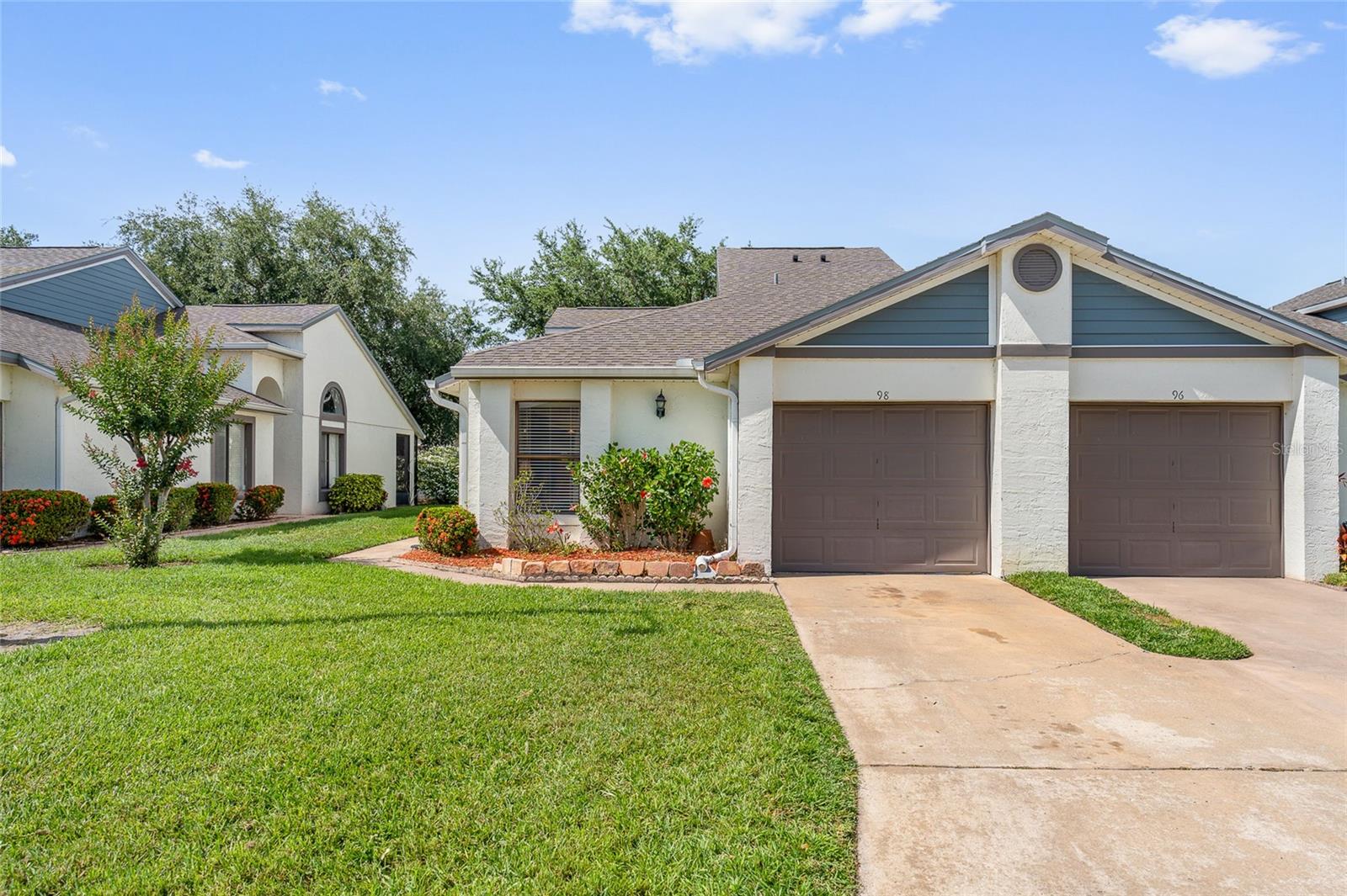 Image 2 of 30 For 98 Lakepointe Circle