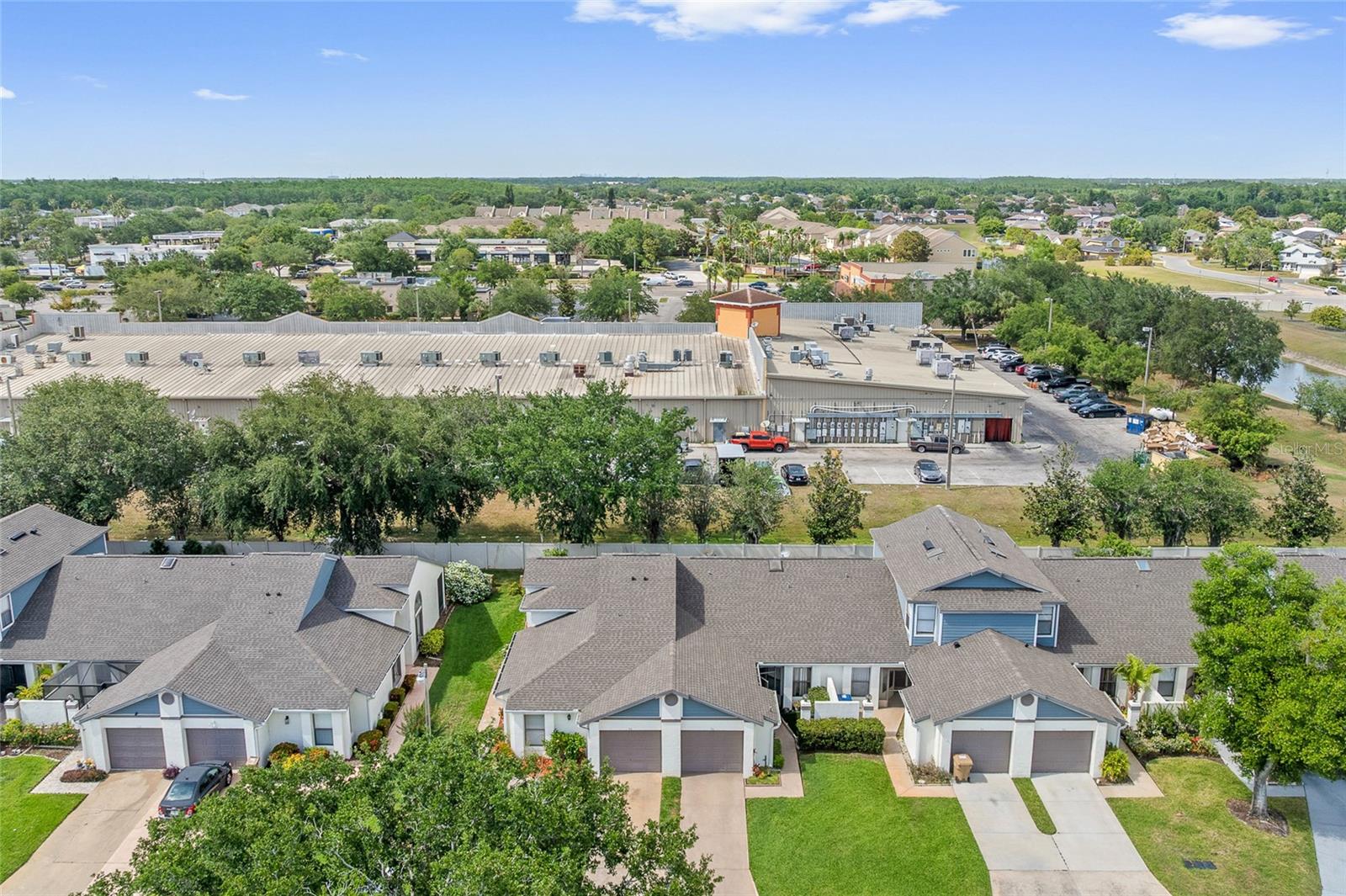 Image 25 of 30 For 98 Lakepointe Circle