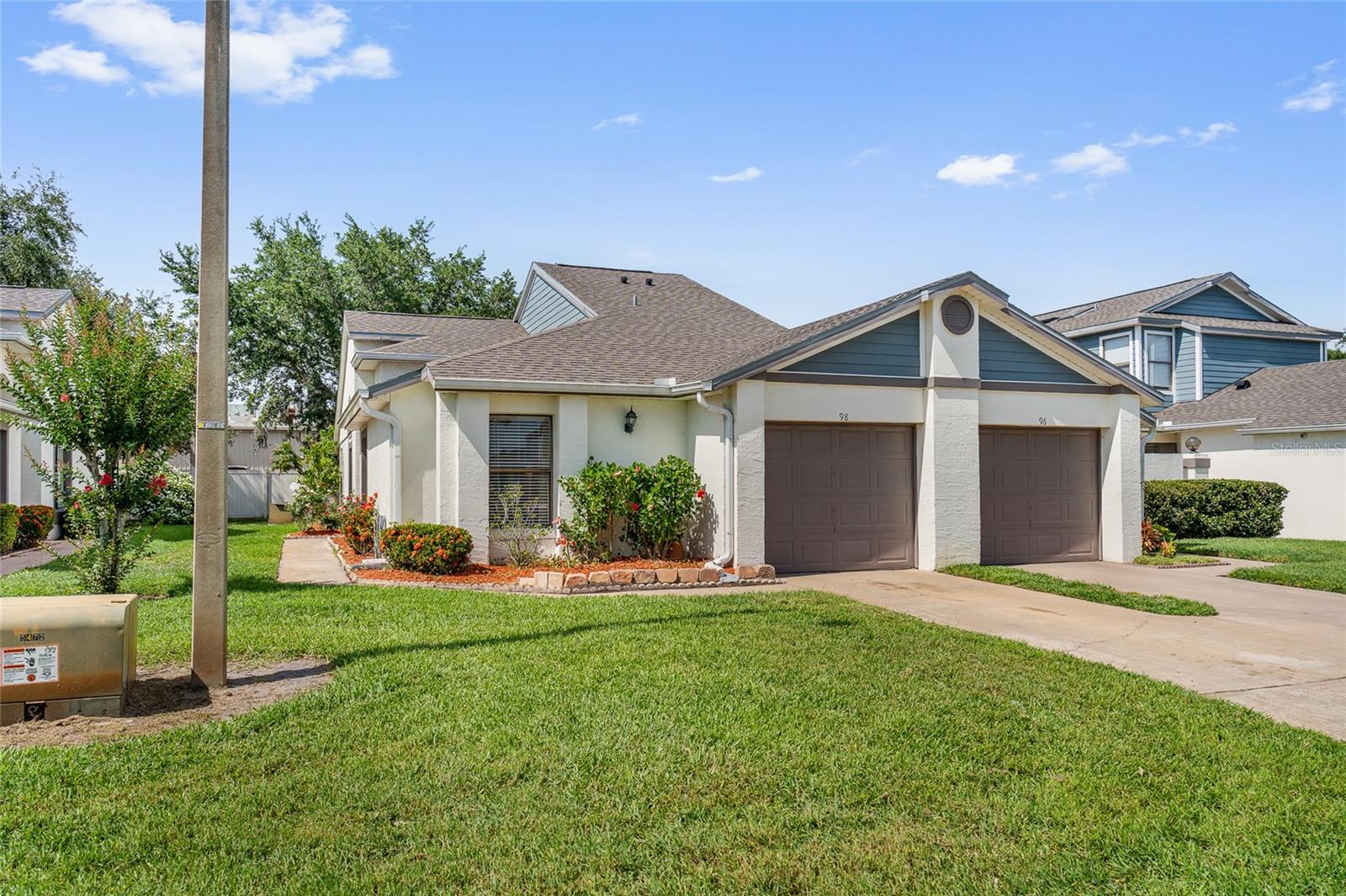 Image 3 of 30 For 98 Lakepointe Circle