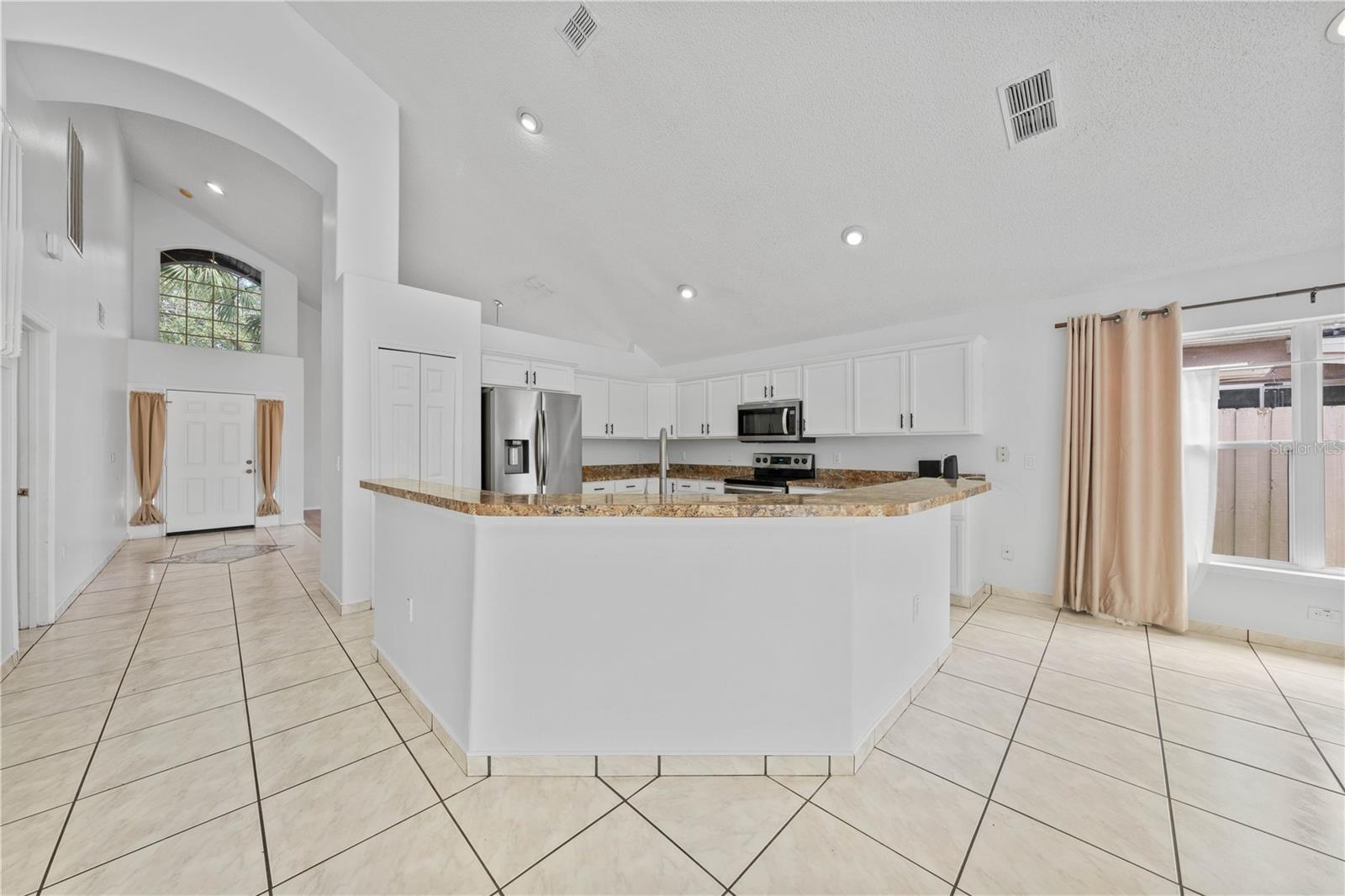 Image 14 of 58 For 1338 Lake Biscayne Way