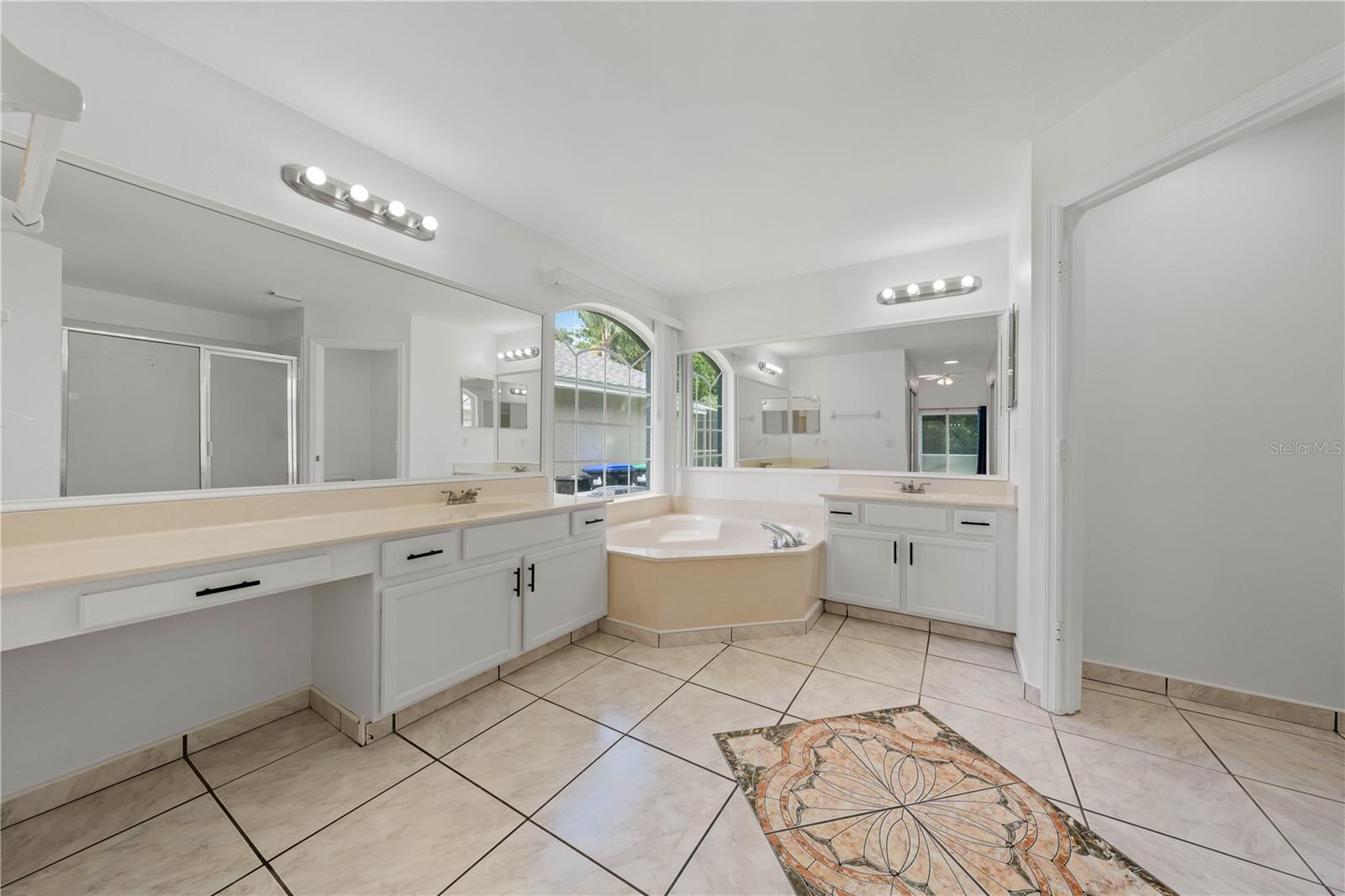 Image 22 of 58 For 1338 Lake Biscayne Way
