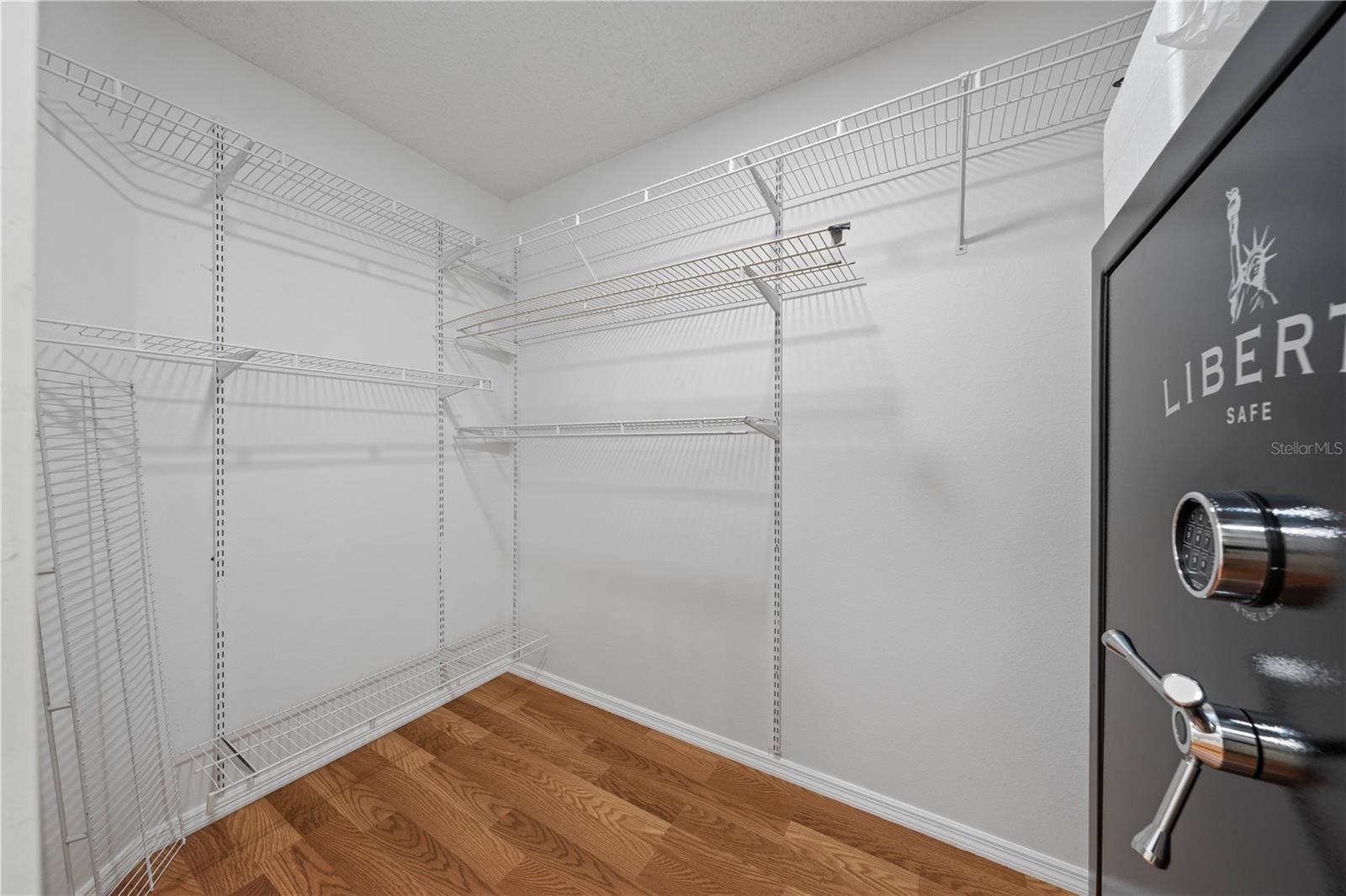 Image 24 of 58 For 1338 Lake Biscayne Way