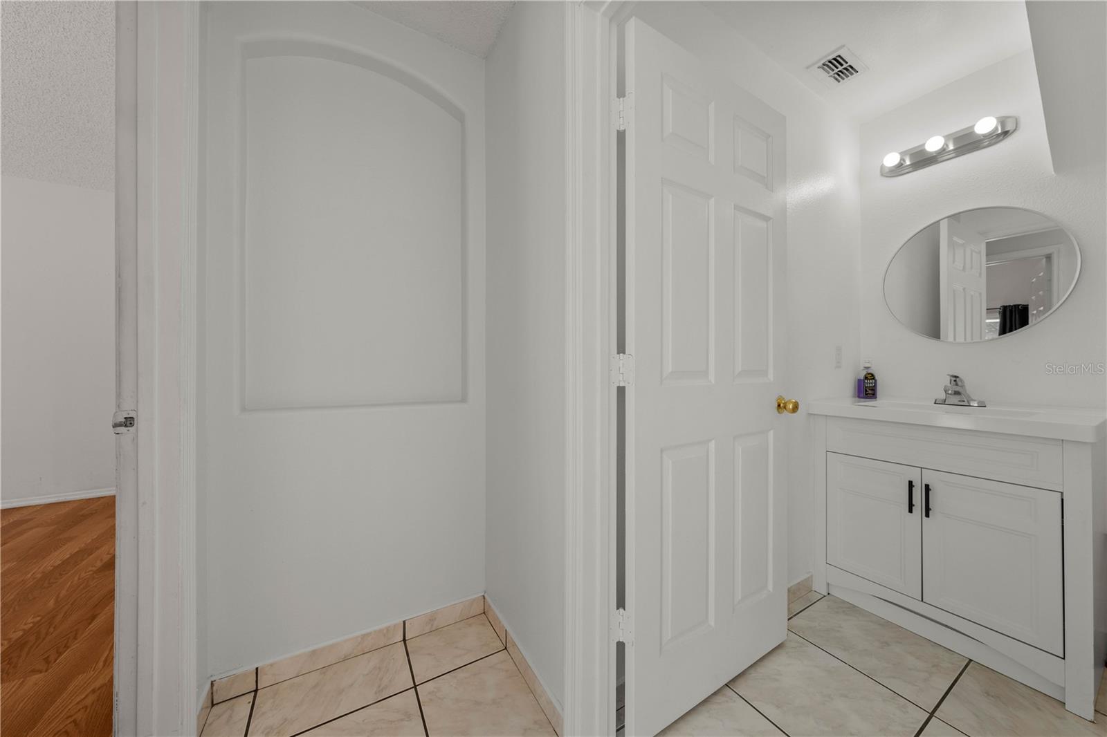 Image 25 of 58 For 1338 Lake Biscayne Way
