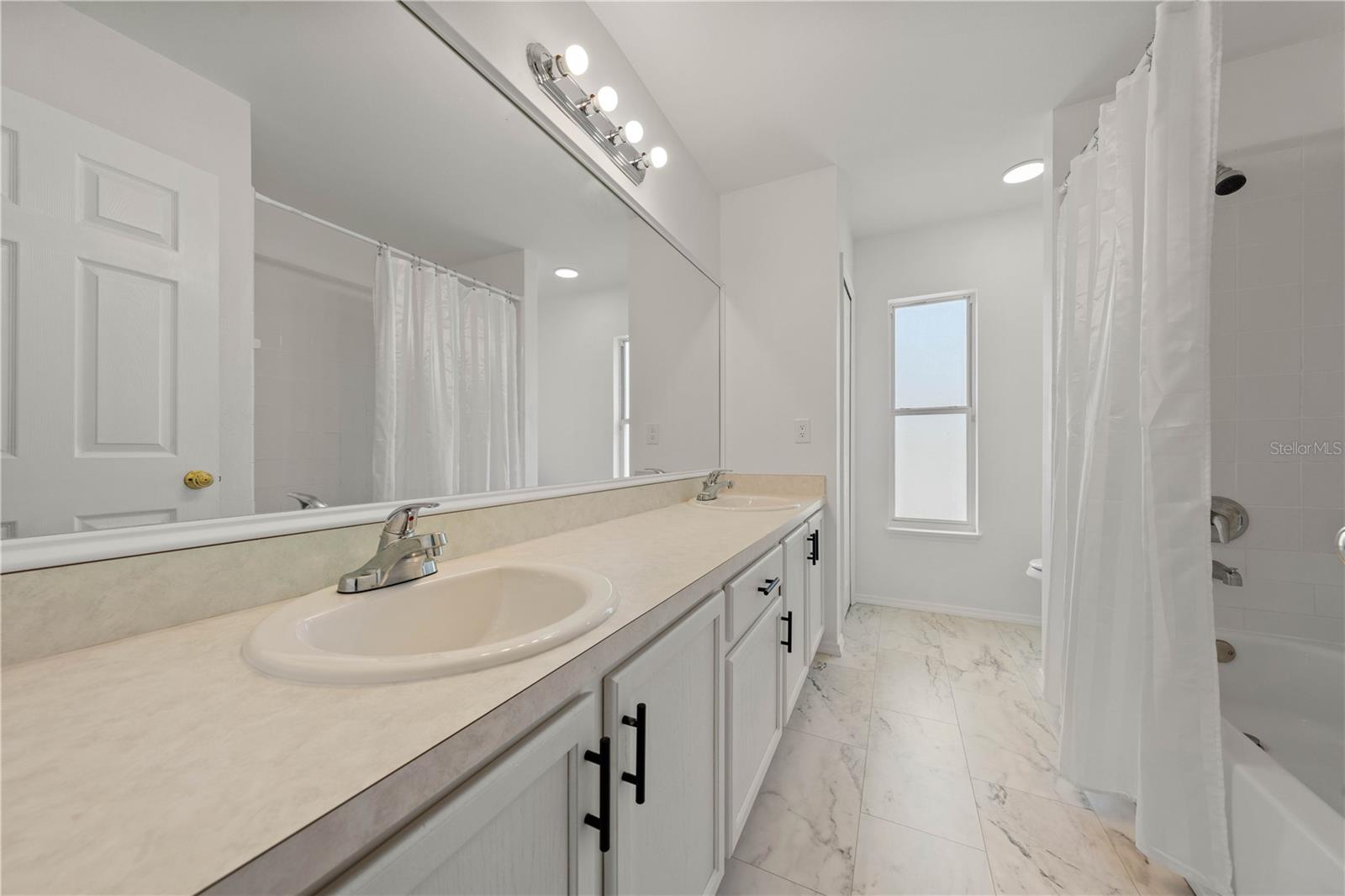 Image 35 of 58 For 1338 Lake Biscayne Way
