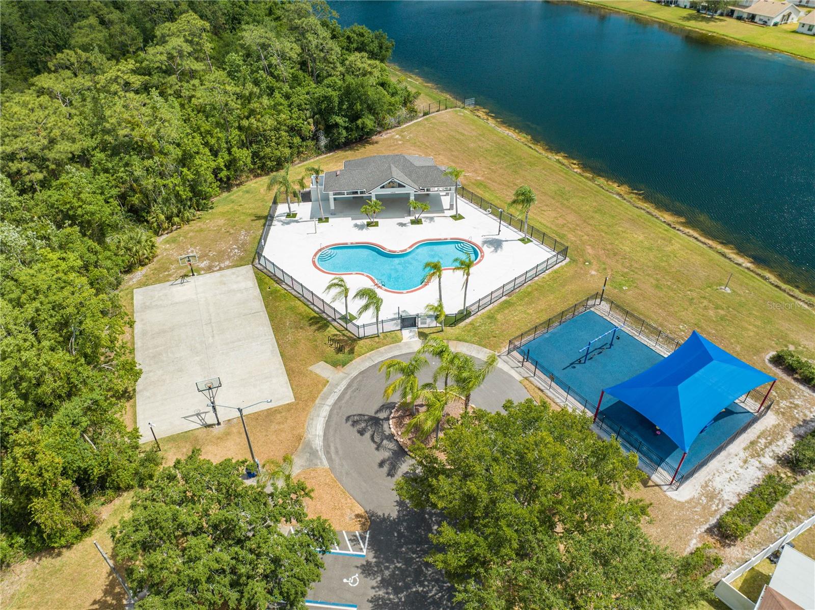 Image 45 of 58 For 1338 Lake Biscayne Way