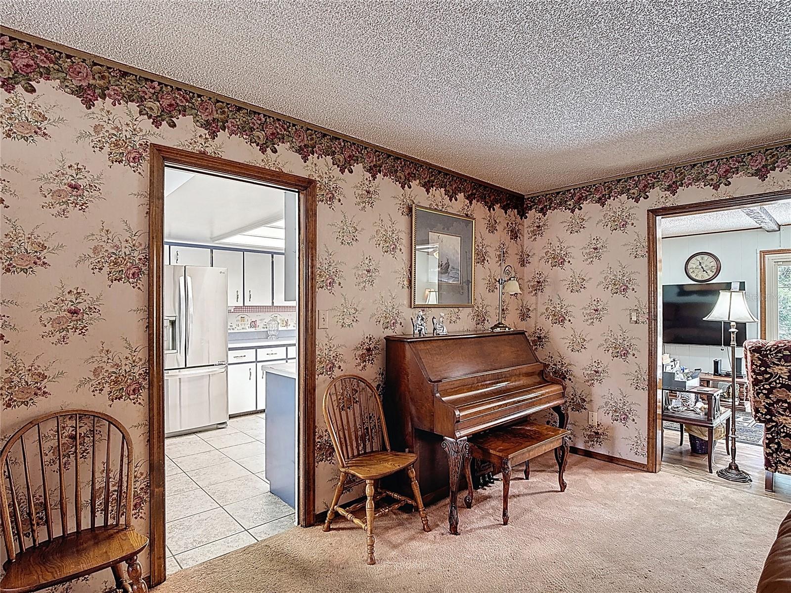 Image 10 of 37 For 724 Knob Hill Circle