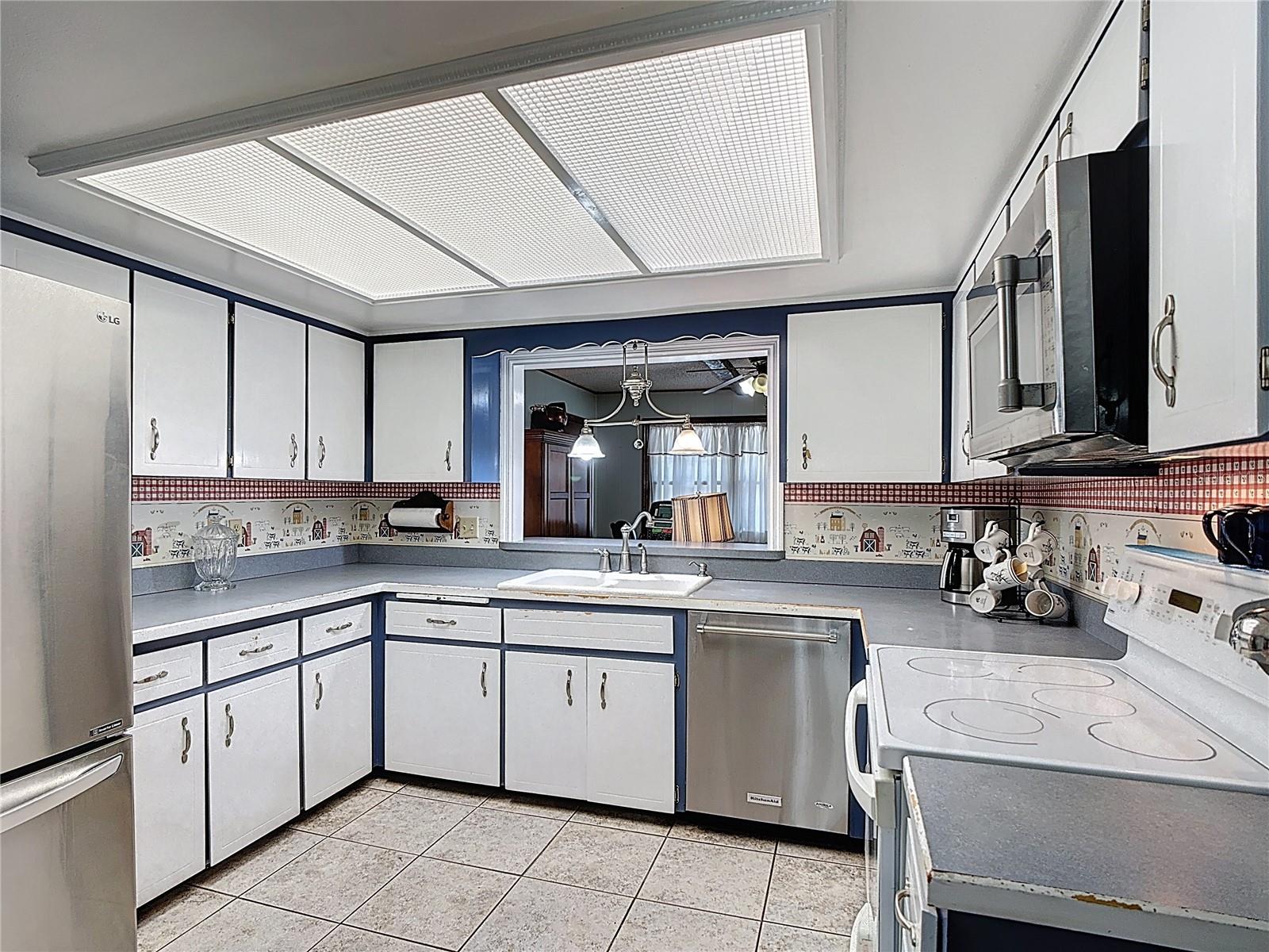 Image 12 of 37 For 724 Knob Hill Circle