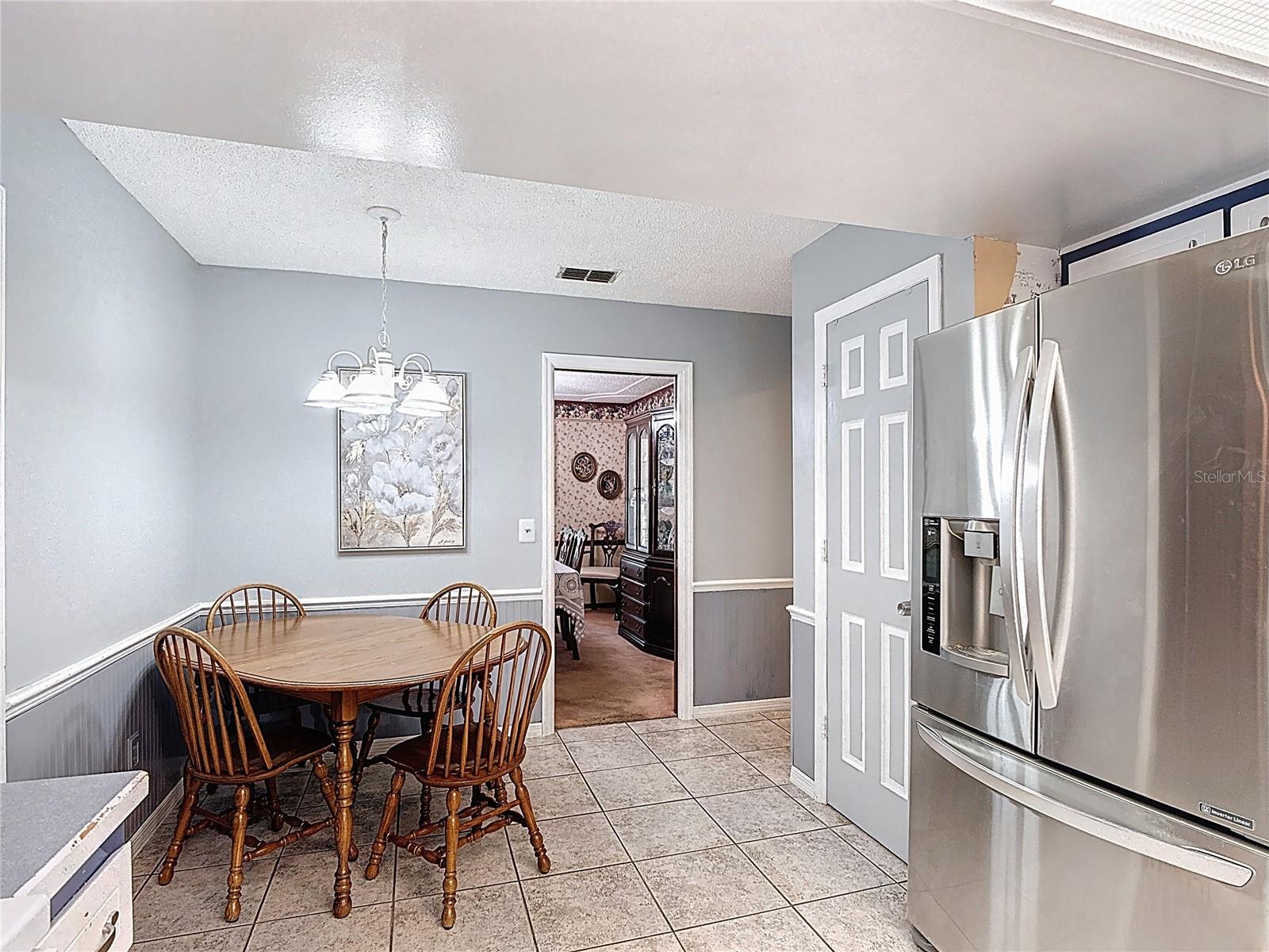 Image 13 of 37 For 724 Knob Hill Circle