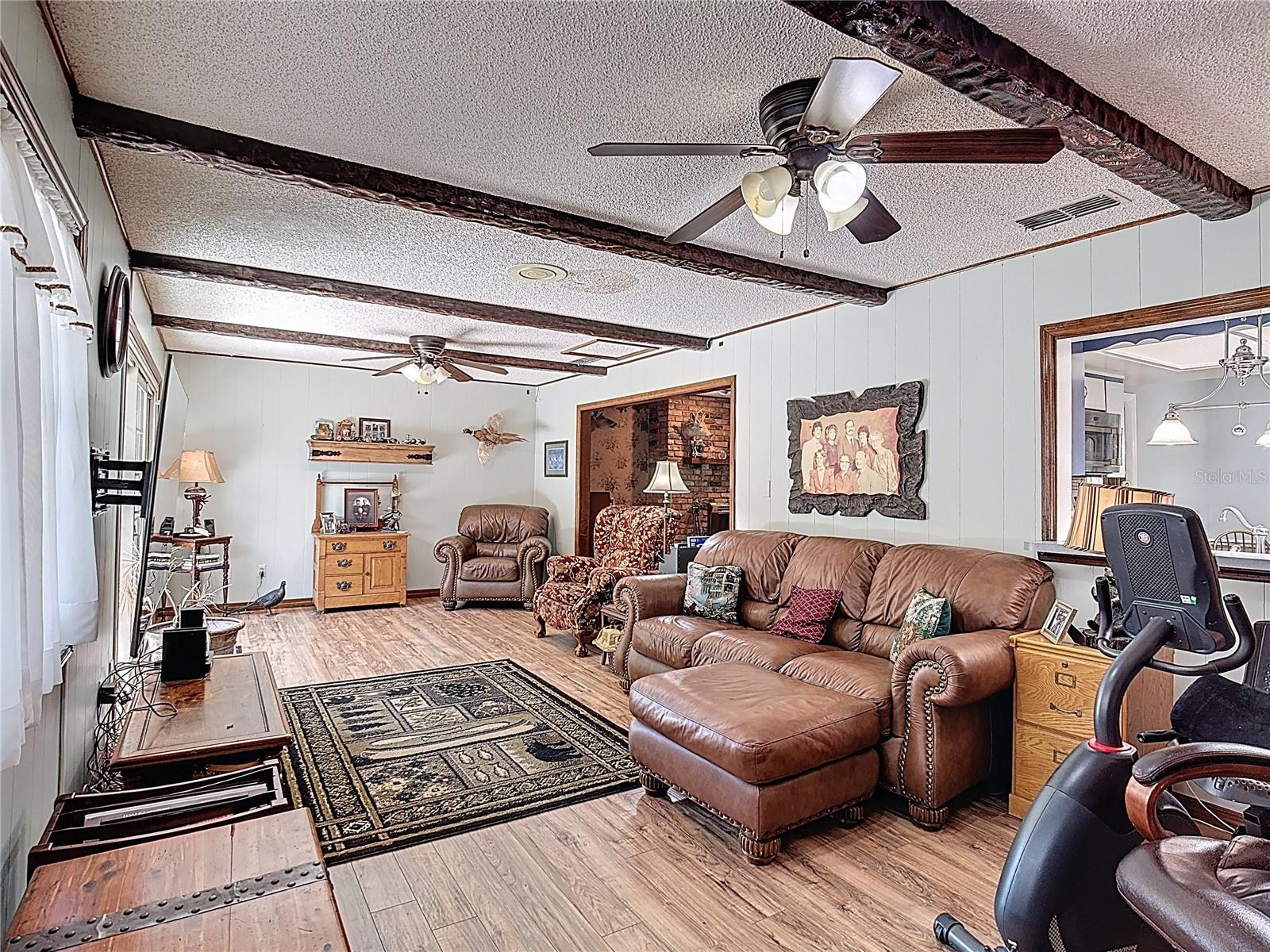 Image 17 of 37 For 724 Knob Hill Circle