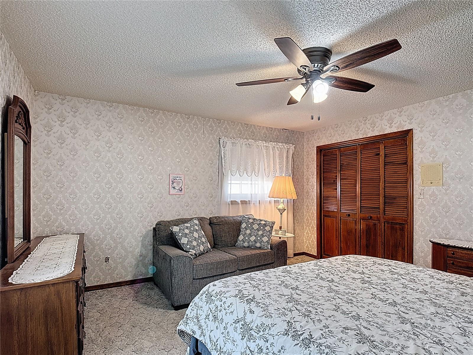 Image 27 of 37 For 724 Knob Hill Circle