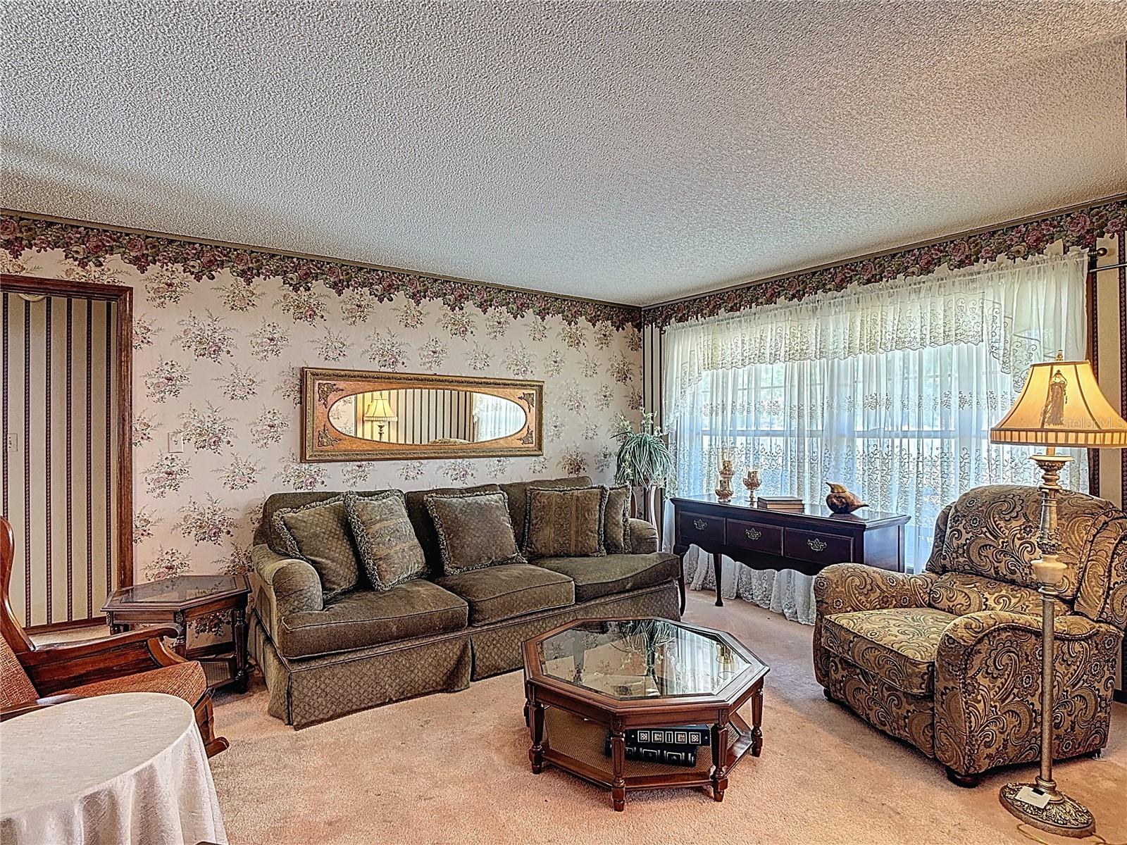 Image 4 of 37 For 724 Knob Hill Circle