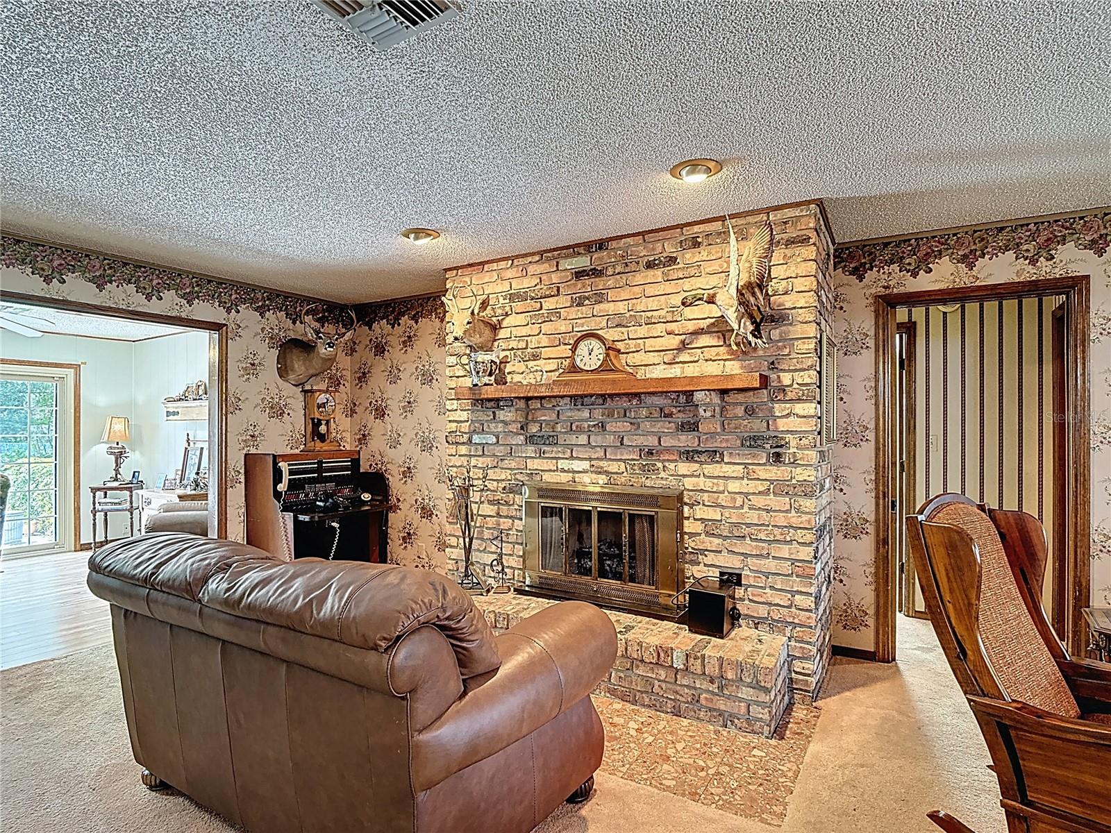 Image 8 of 37 For 724 Knob Hill Circle