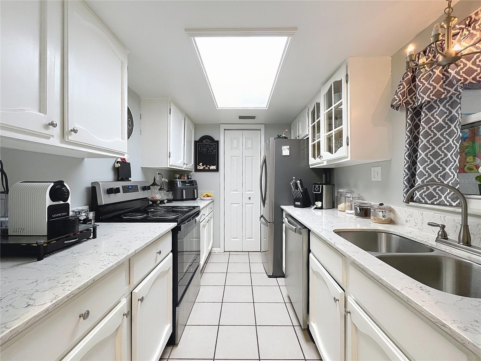 Image 12 of 50 For 12539 Orangewood Court