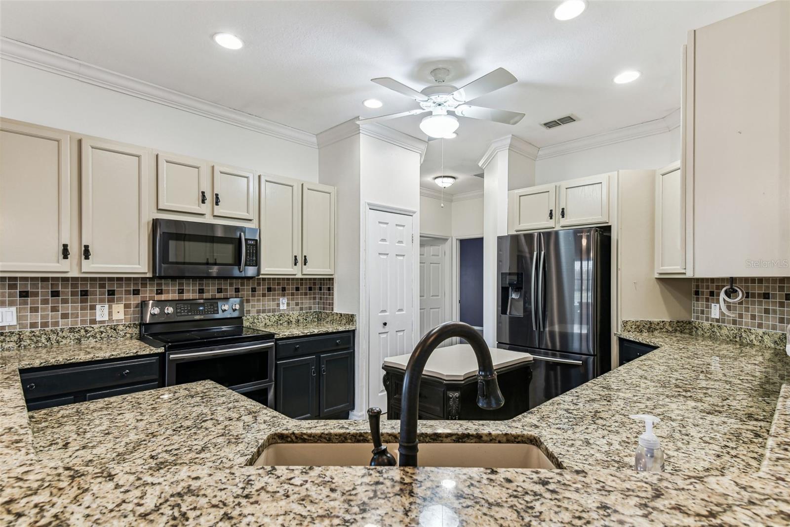 Image 13 of 68 For 759 Glendora Rd