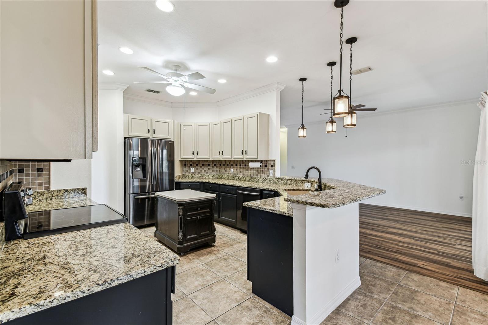 Image 14 of 68 For 759 Glendora Rd