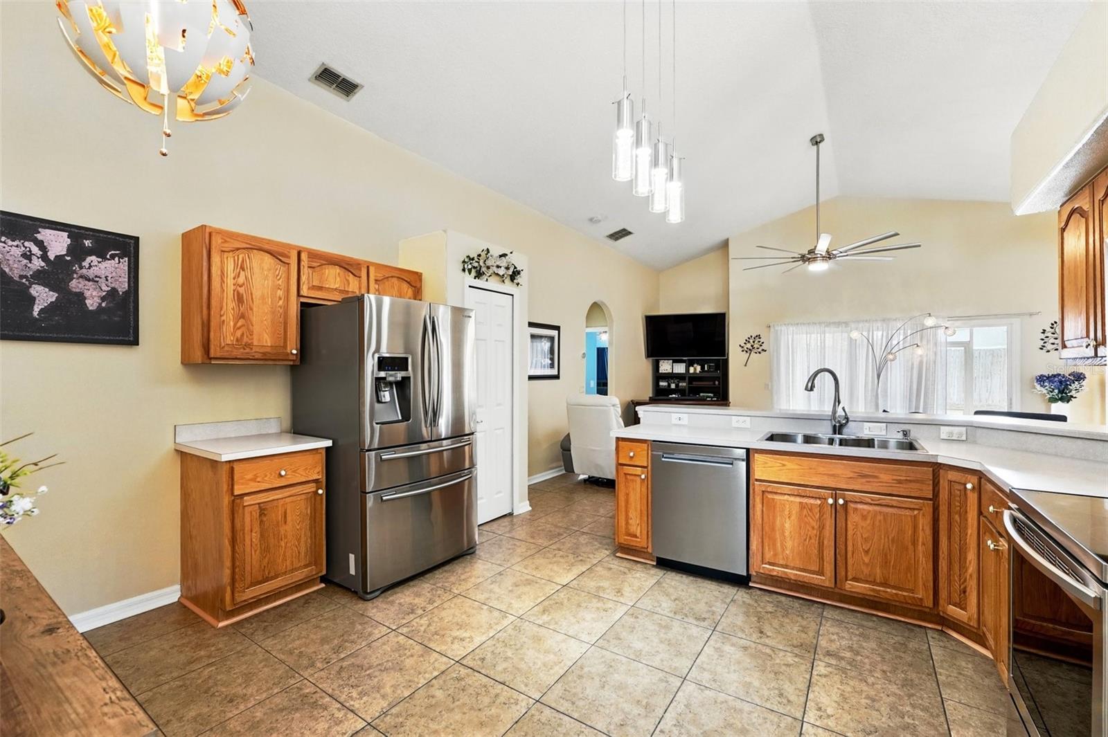 Image 14 of 38 For 1823 Ashton Drive E