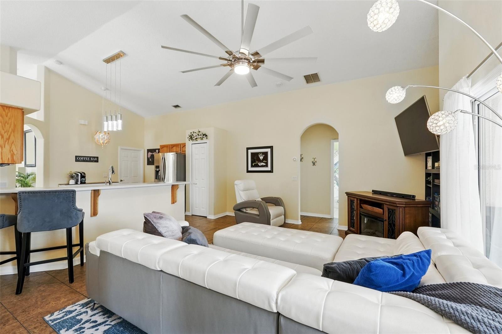 Image 18 of 38 For 1823 Ashton Drive E