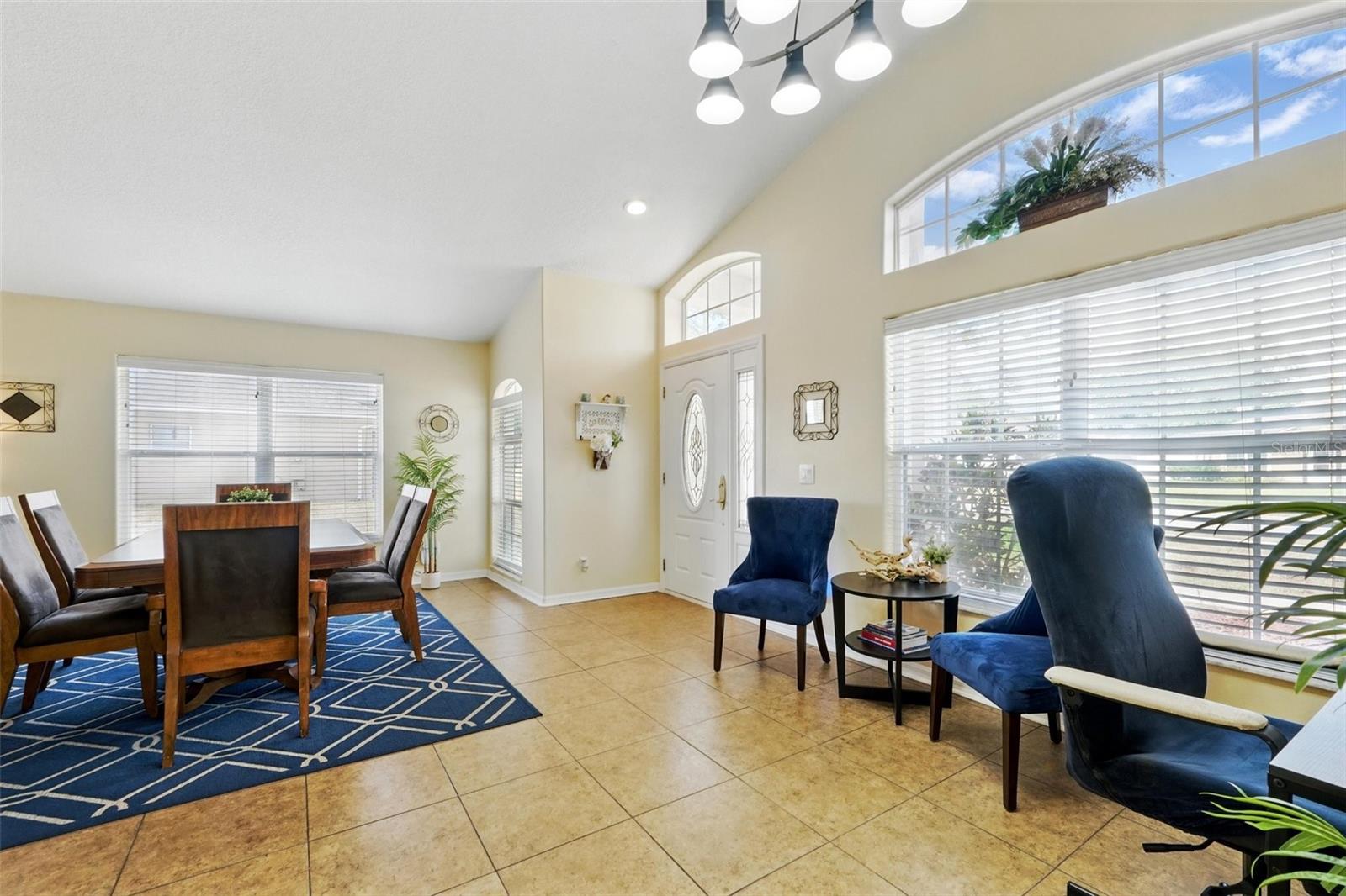 Image 4 of 38 For 1823 Ashton Drive E