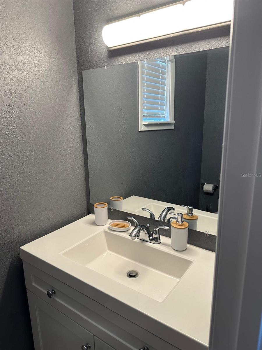 Image 10 of 16 For 8702 El Portal Dr