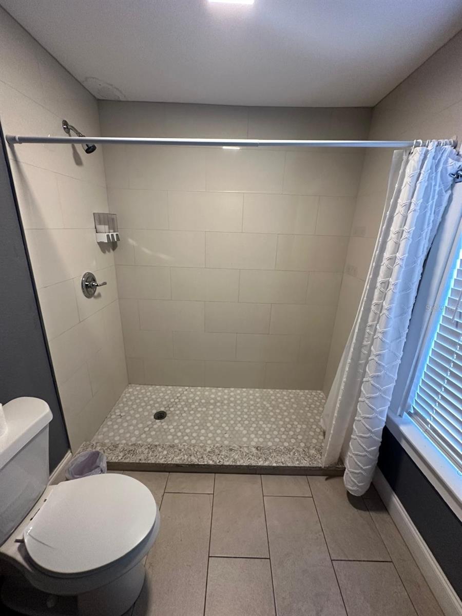 Image 11 of 16 For 8702 El Portal Dr
