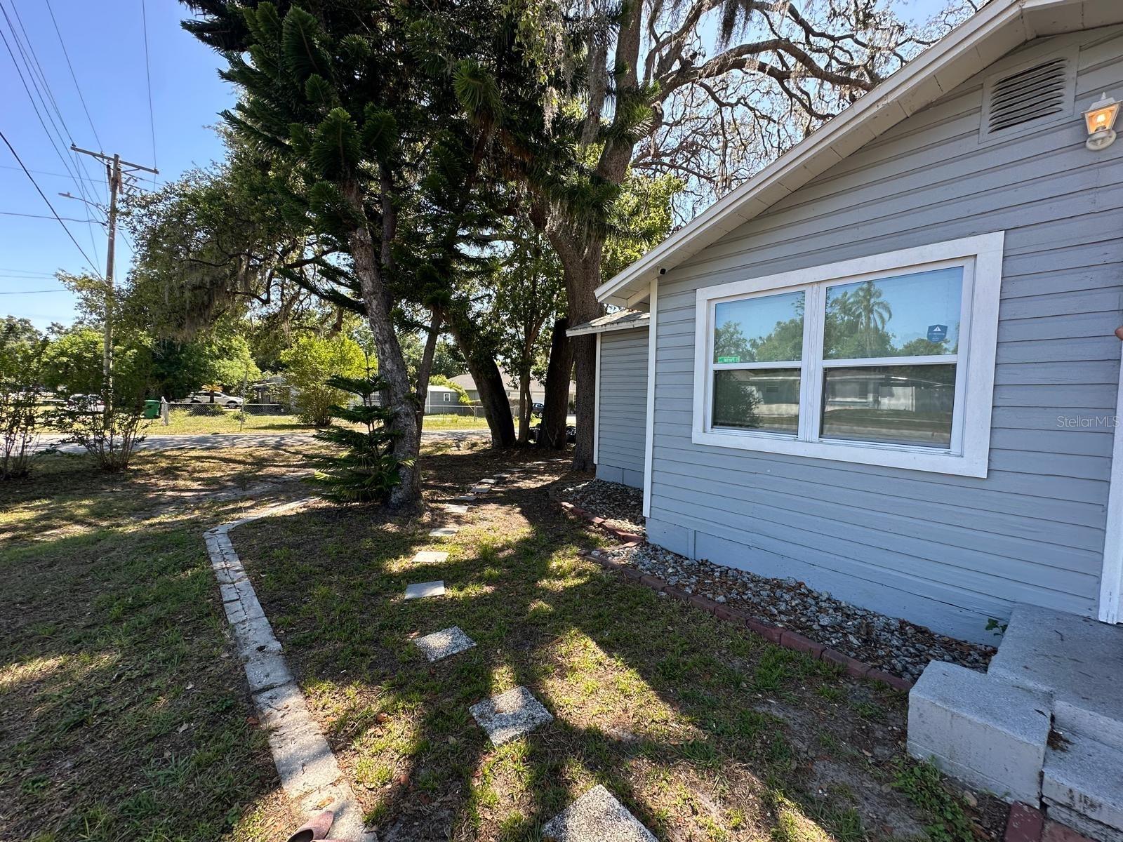 Image 15 of 16 For 8702 El Portal Dr