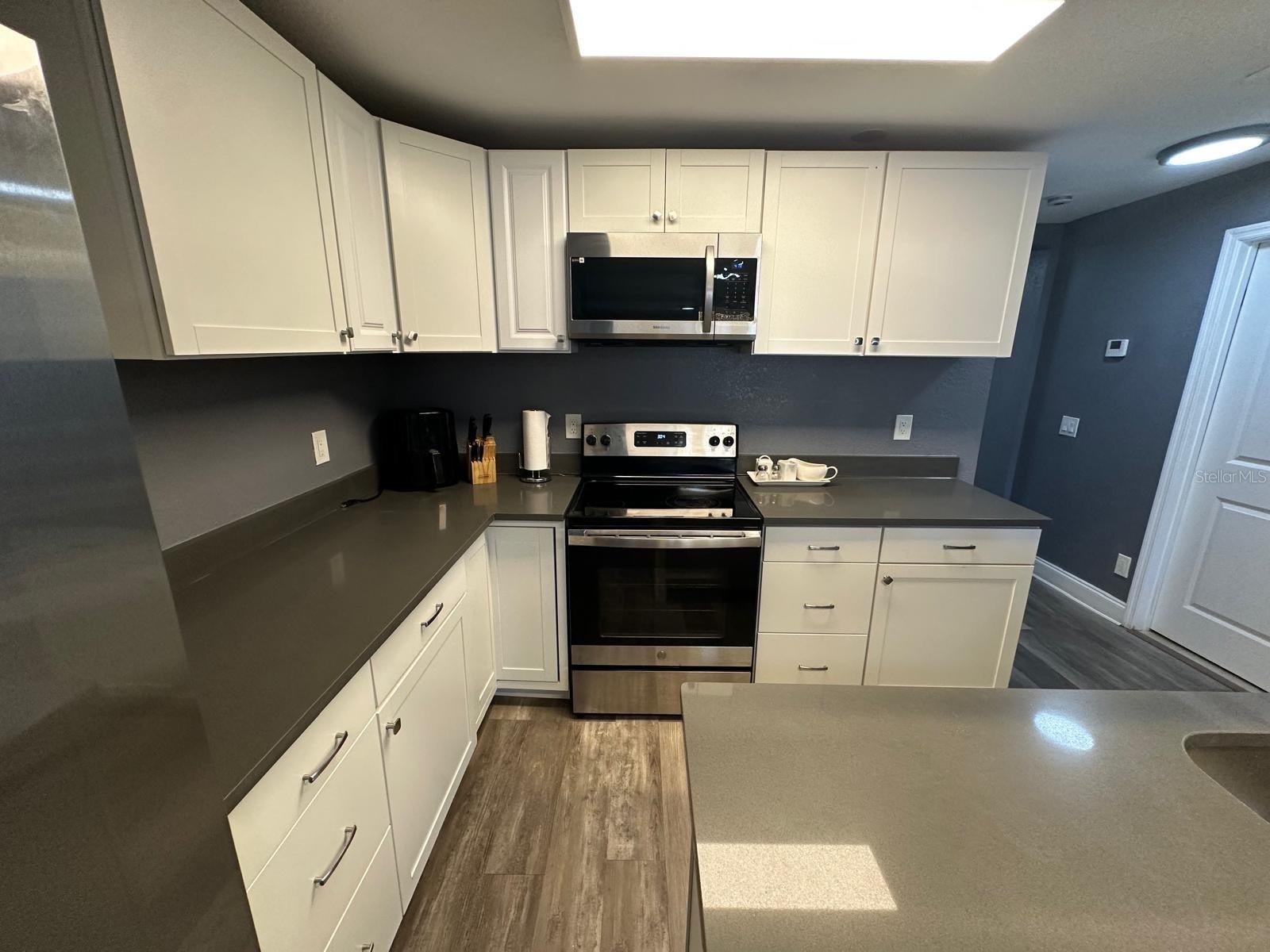 Image 6 of 16 For 8702 El Portal Dr