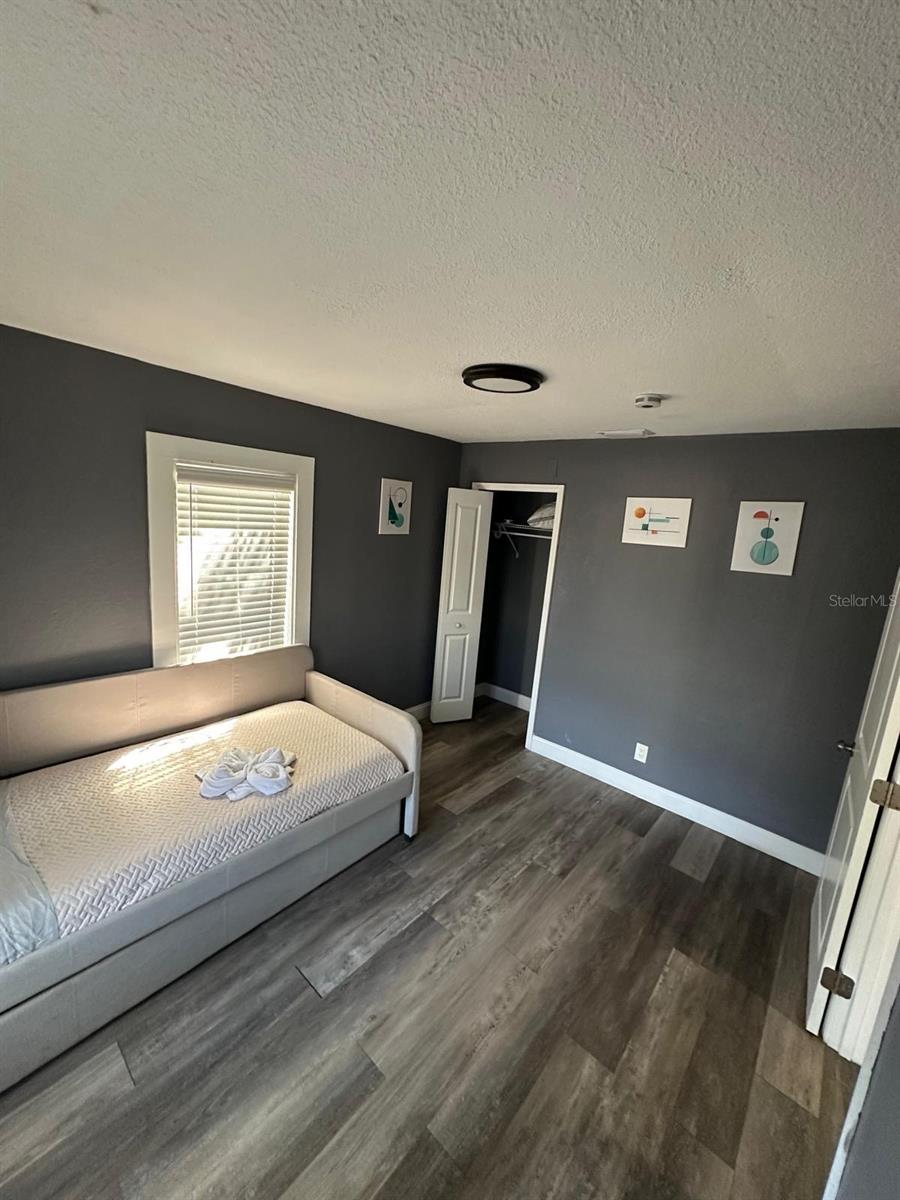 Image 7 of 16 For 8702 El Portal Dr