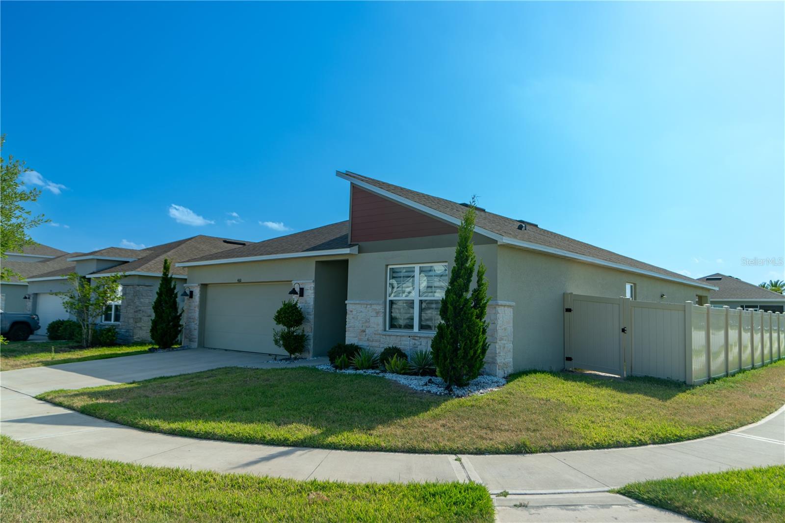 Image 4 of 50 For 400 Chayne Place