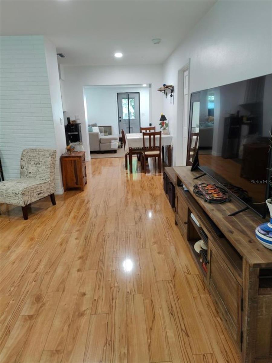 Image 3 of 11 For 5332 10th Avenue N