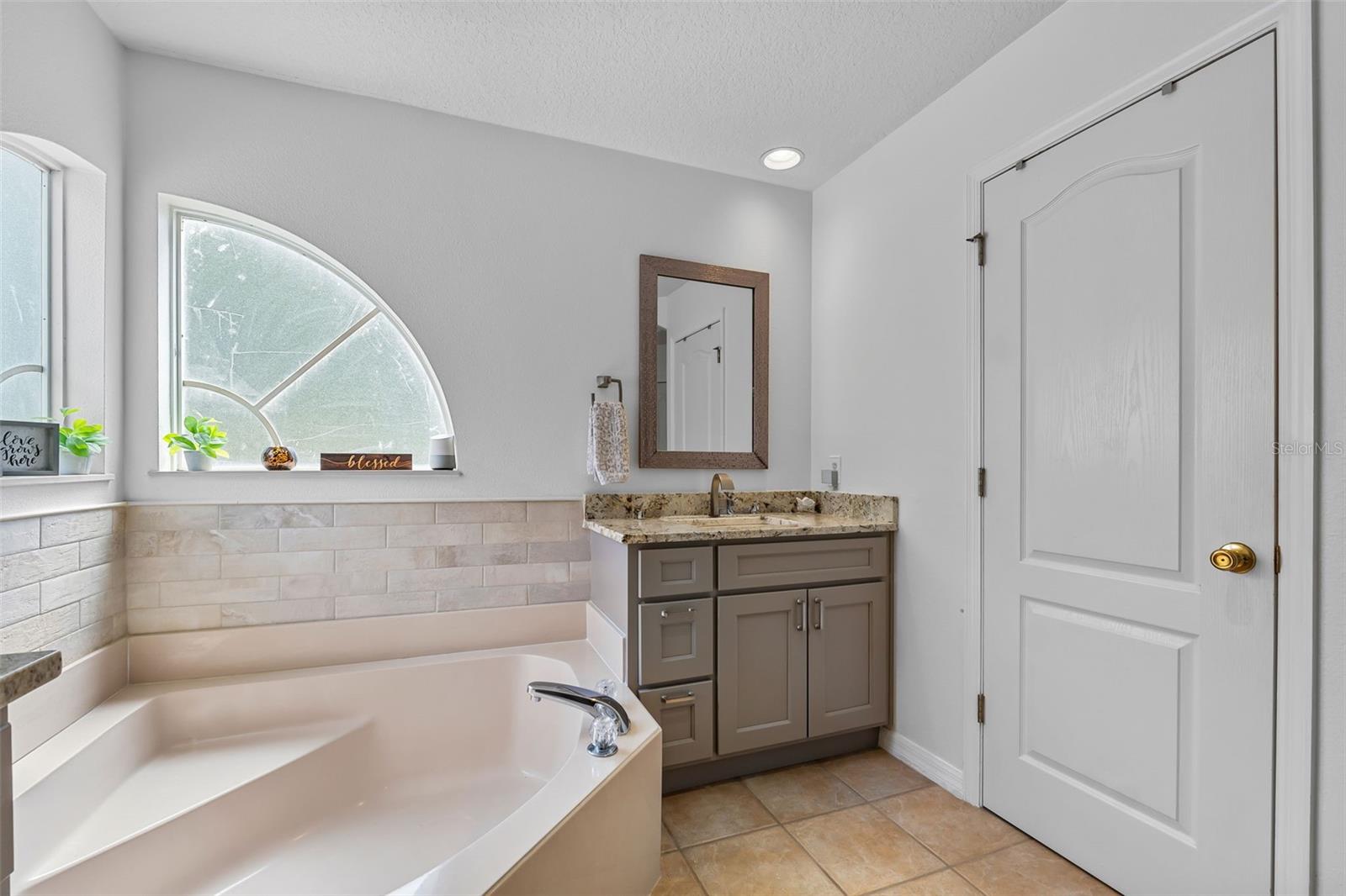 Image 31 of 63 For 5321 Los Palma Vista Drive