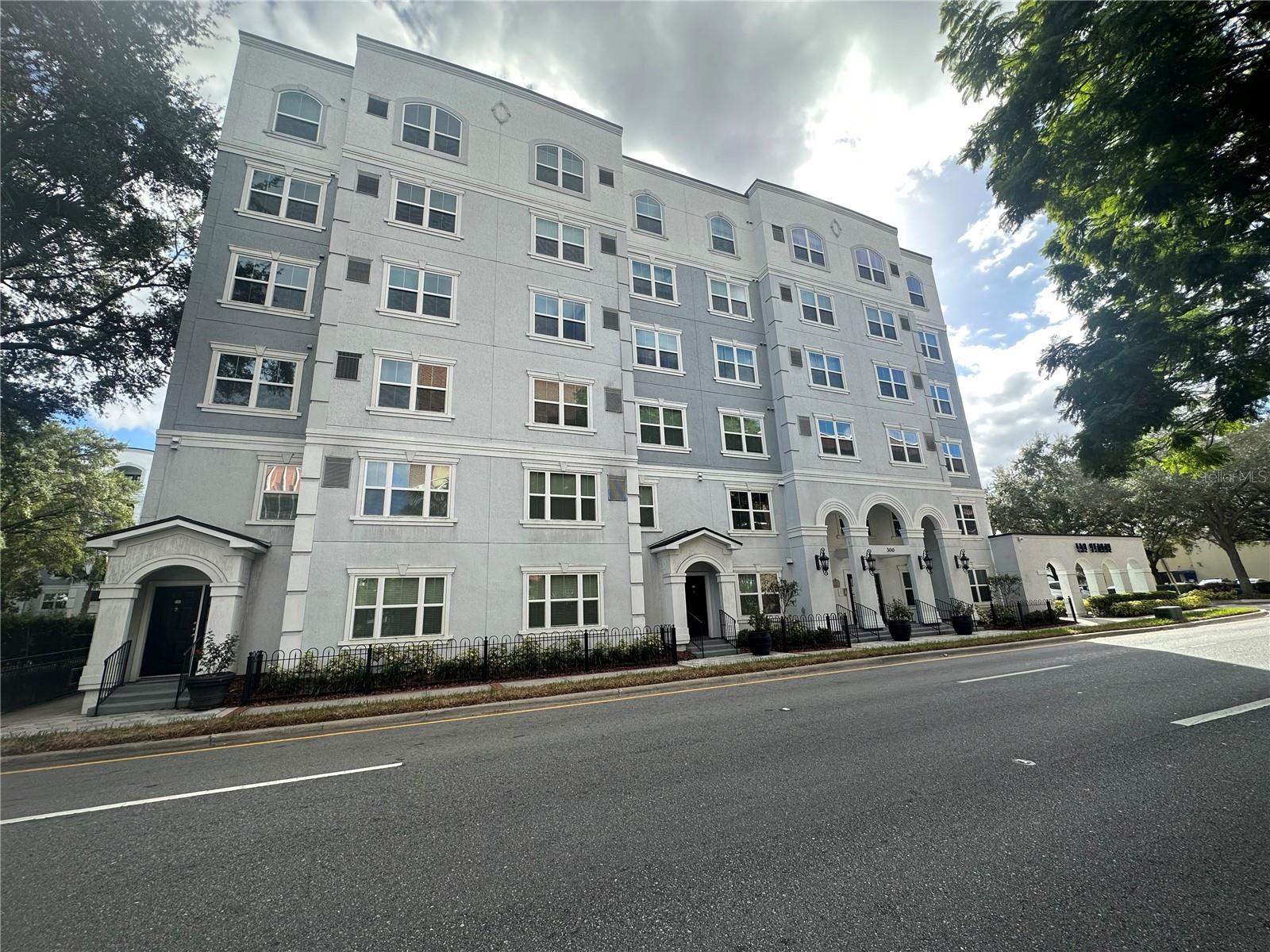 Image 24 of 35 For 304 South Street 5020