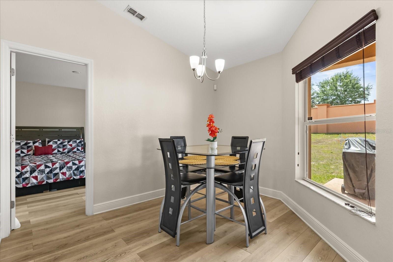 Image 7 of 31 For 131 Highland Meadows Place