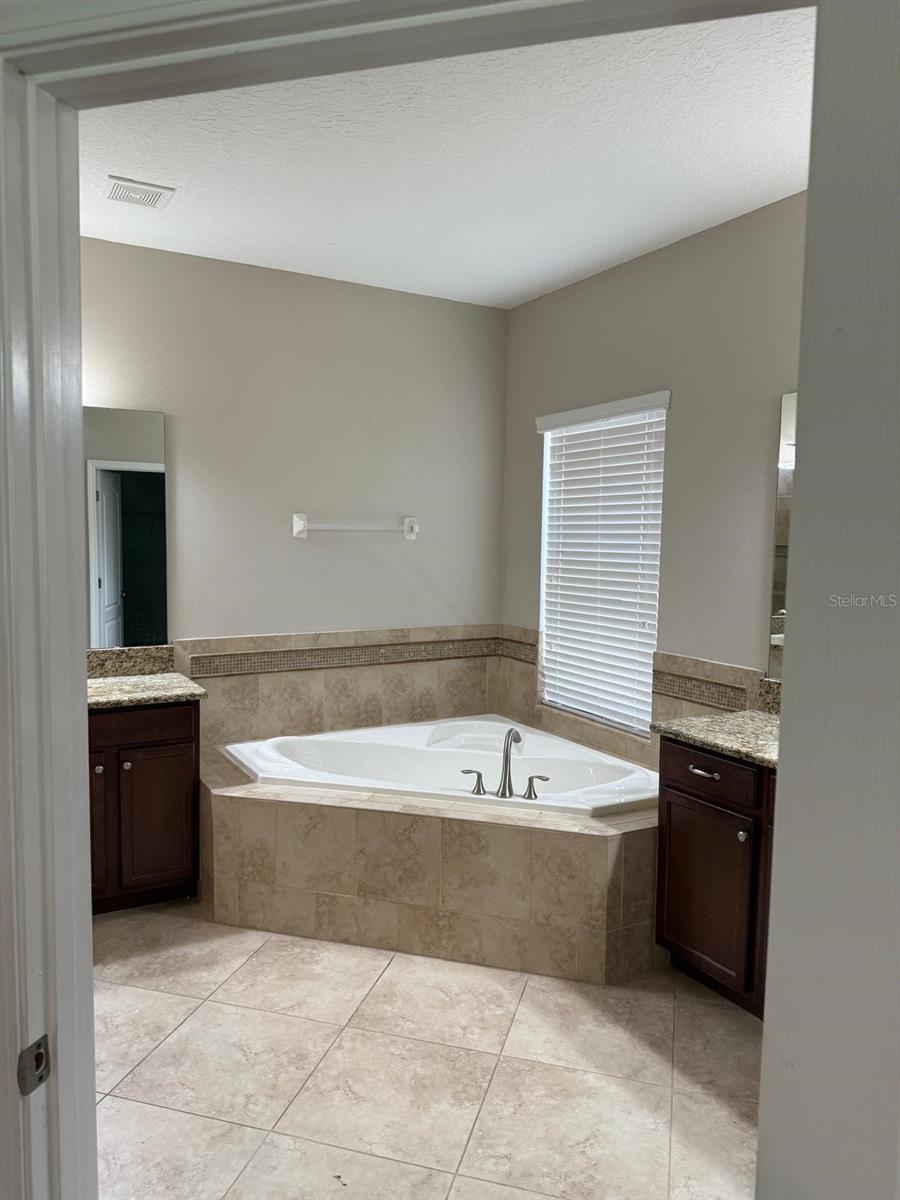 Image 6 of 47 For 13272 Penshurst Lane