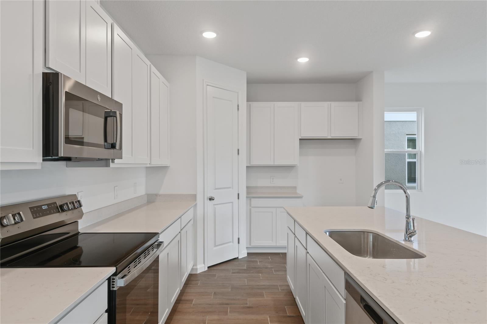 Image 5 of 19 For 741 Lake Dell Avenue
