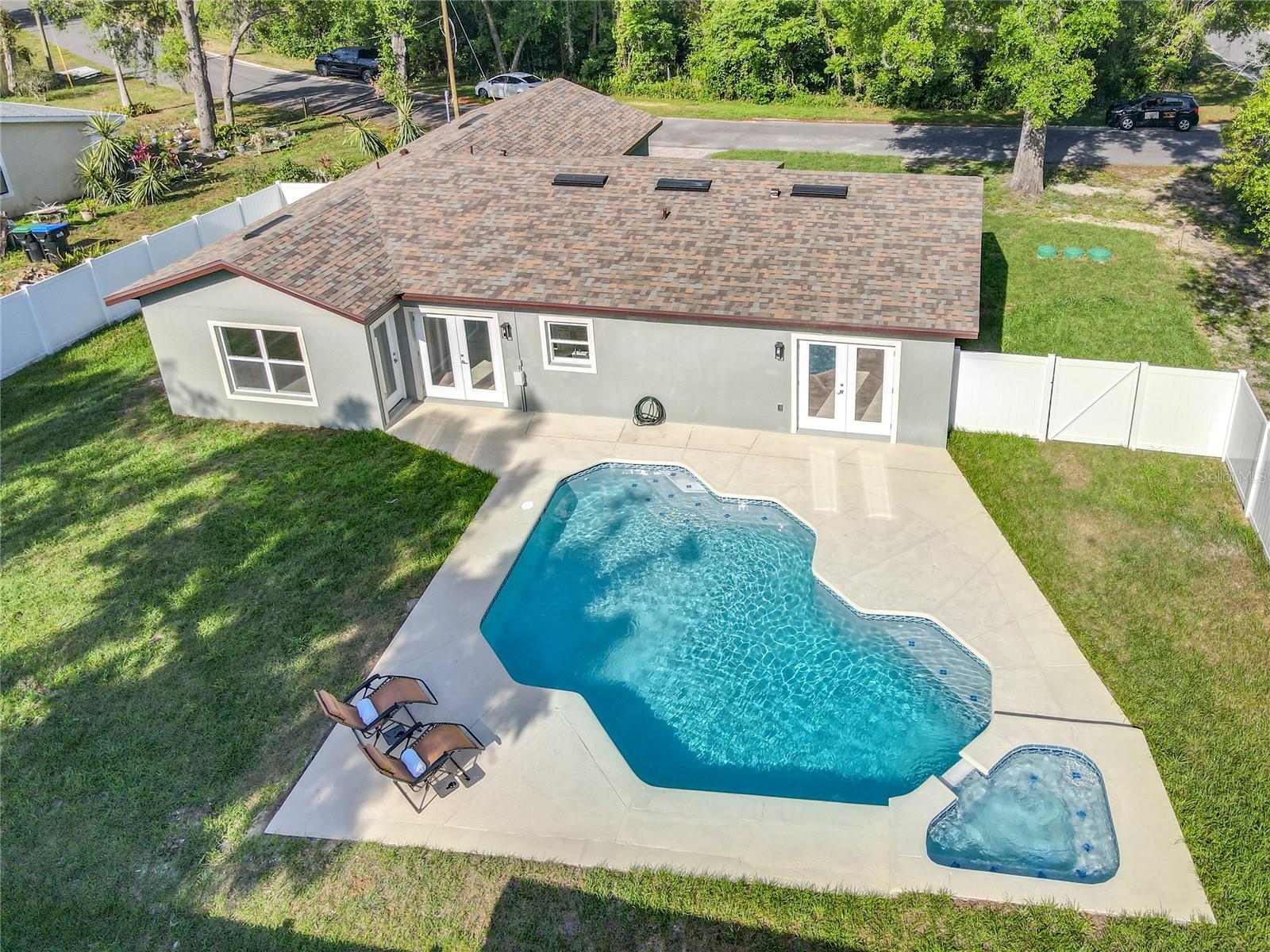 Image 10 of 54 For 7823 Bell Boulevard