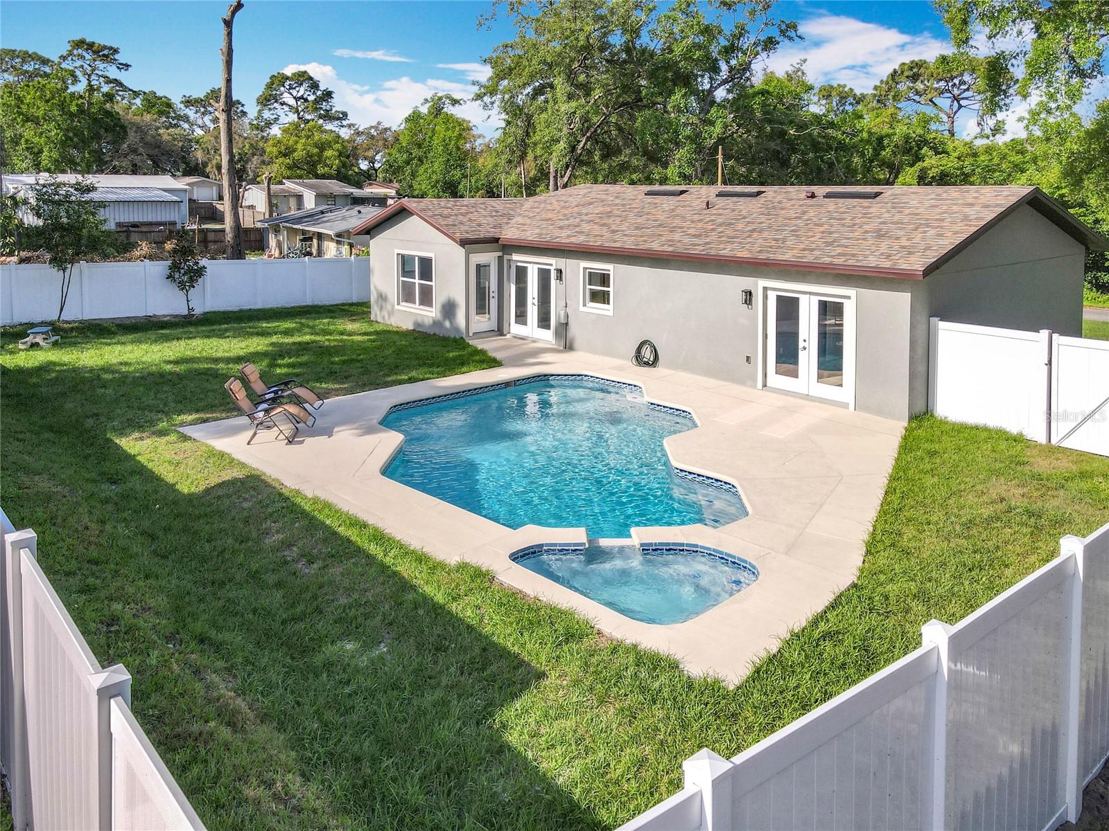 Image 11 of 54 For 7823 Bell Boulevard