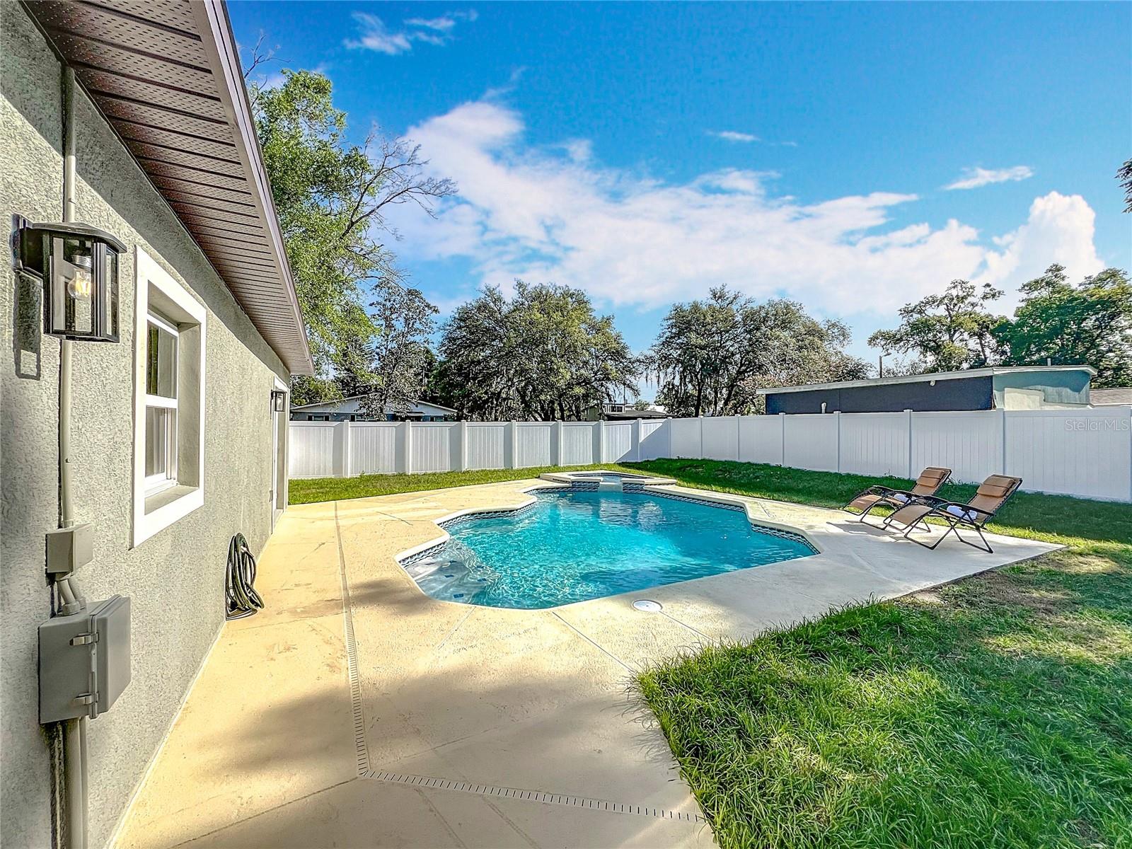 Image 15 of 54 For 7823 Bell Boulevard