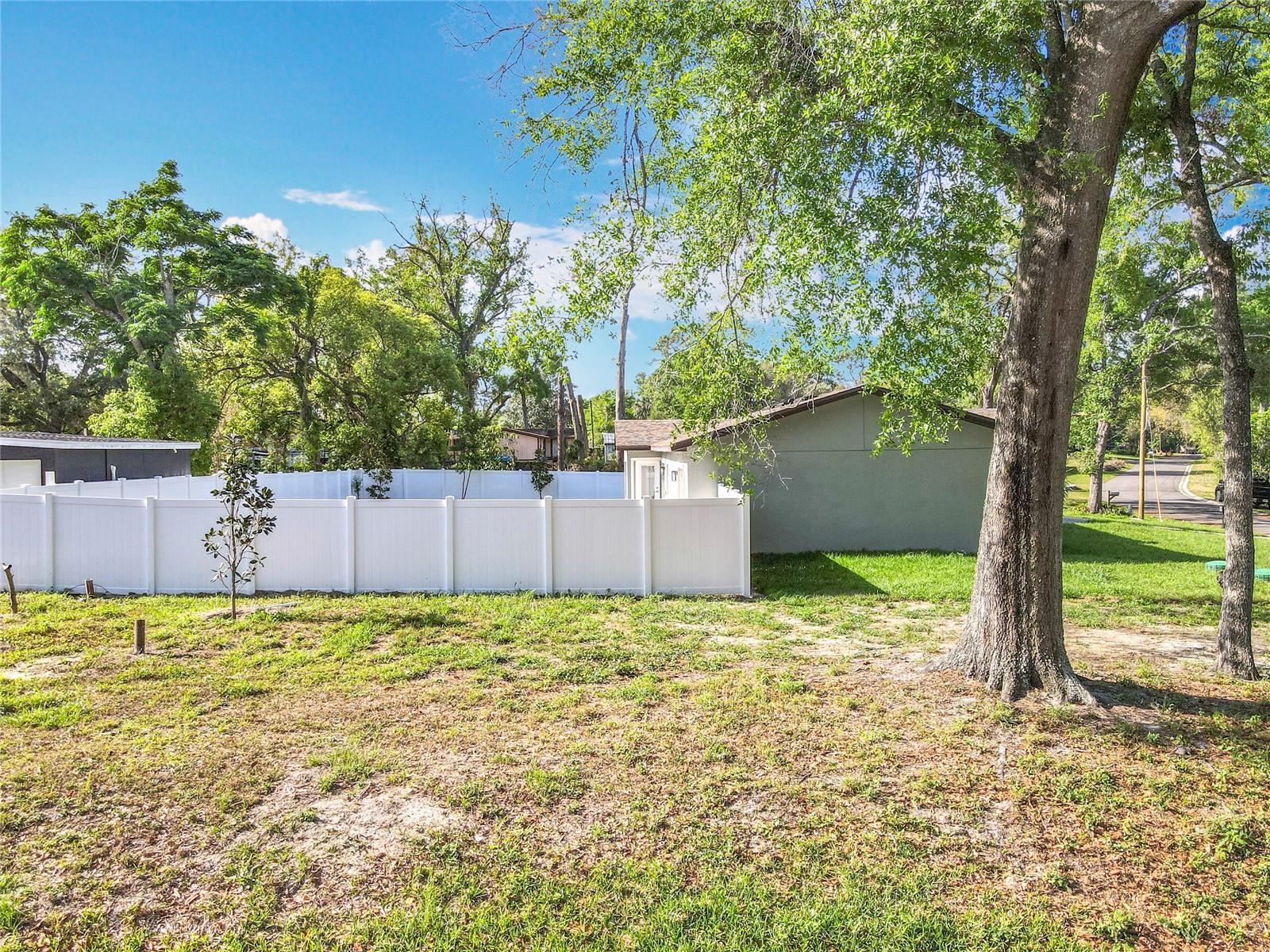 Image 18 of 54 For 7823 Bell Boulevard