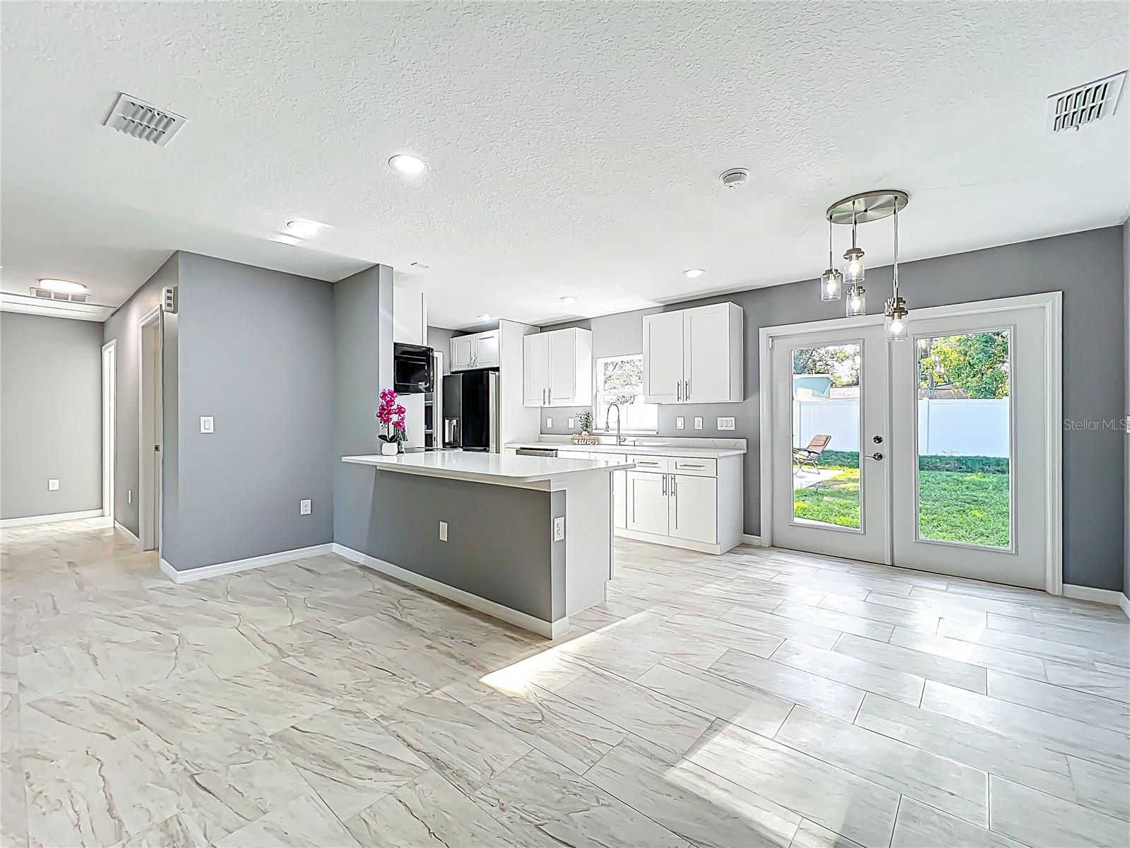 Image 23 of 54 For 7823 Bell Boulevard
