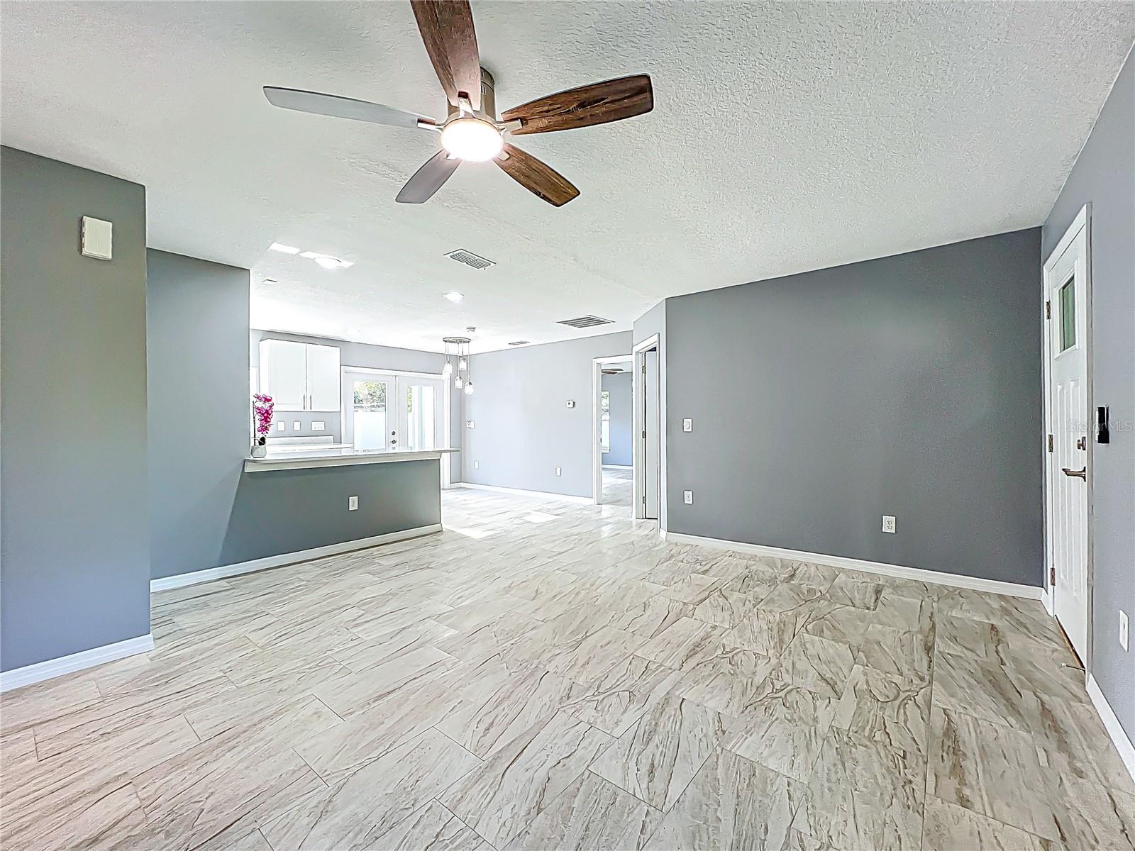 Image 33 of 54 For 7823 Bell Boulevard