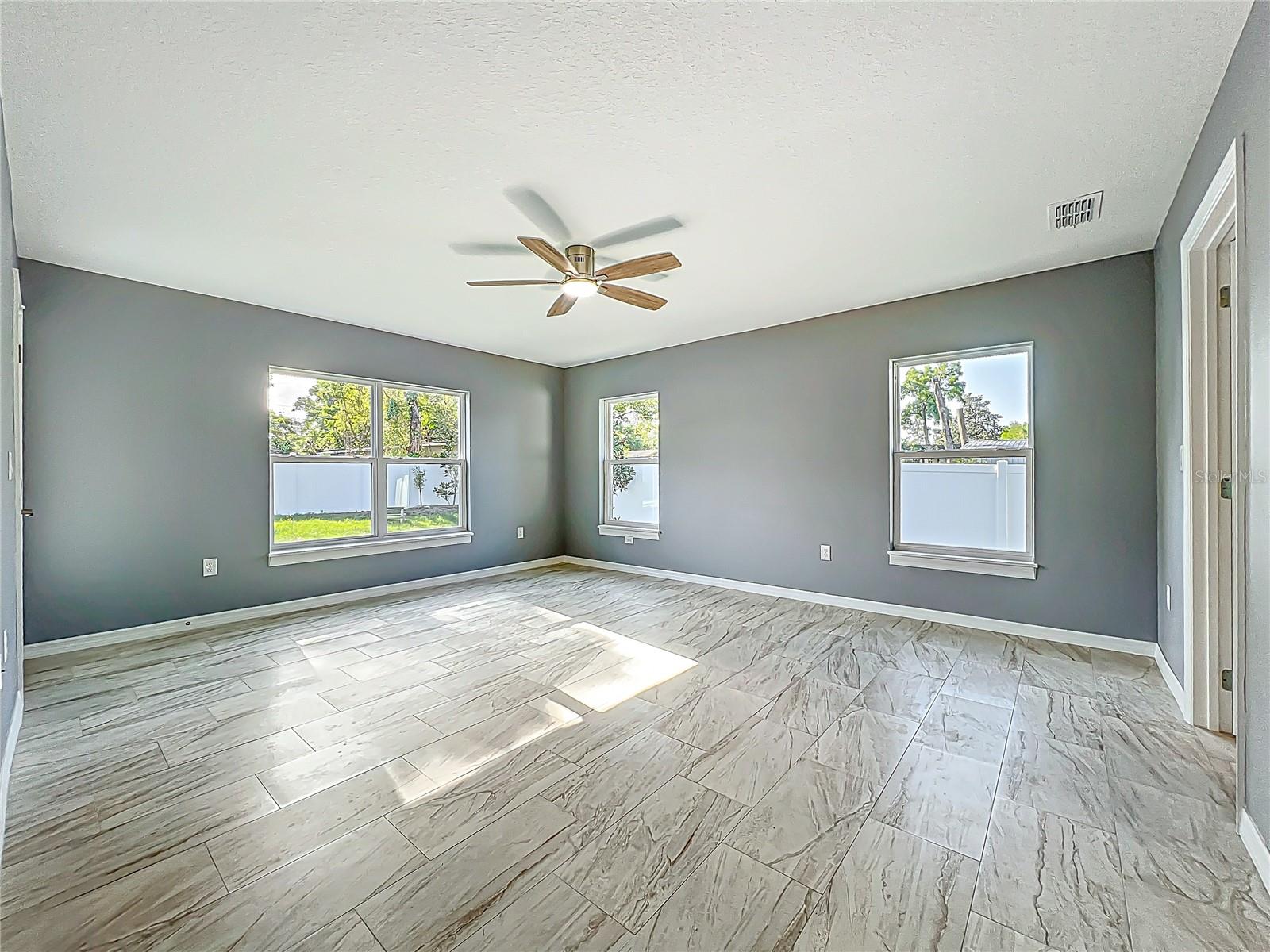 Image 36 of 54 For 7823 Bell Boulevard