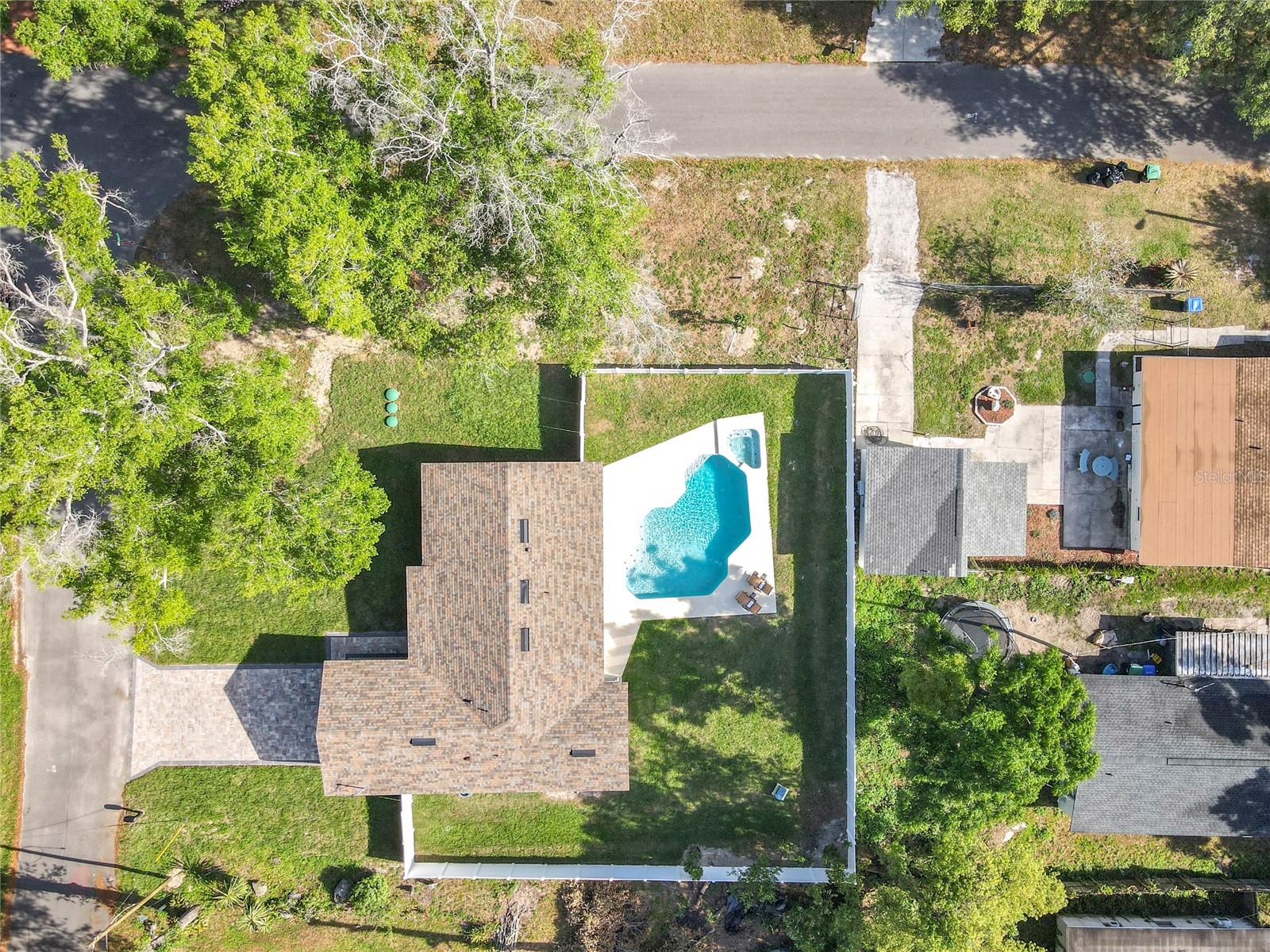 Image 4 of 54 For 7823 Bell Boulevard