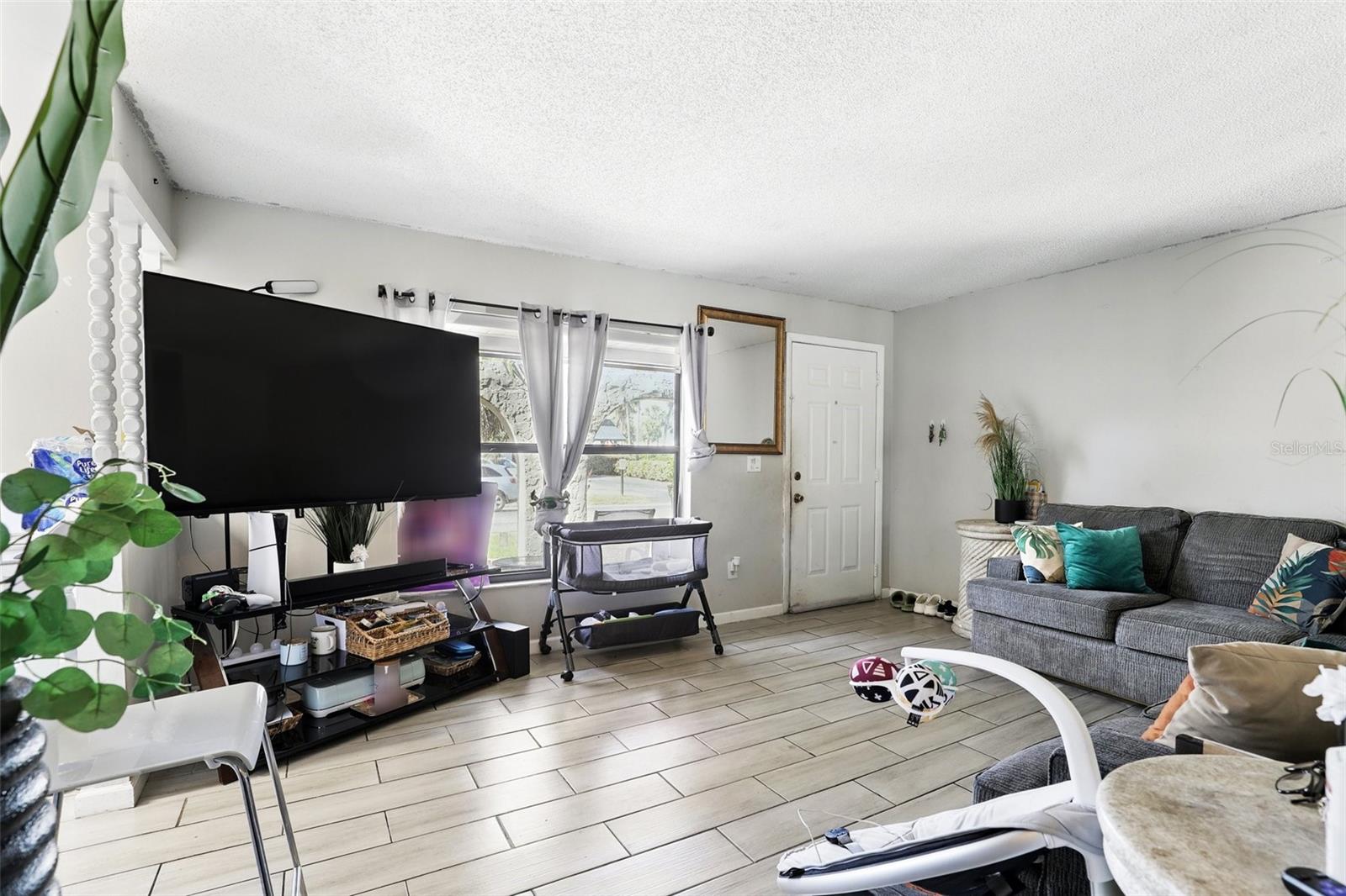 Image 3 of 27 For 5540 Charleston Street