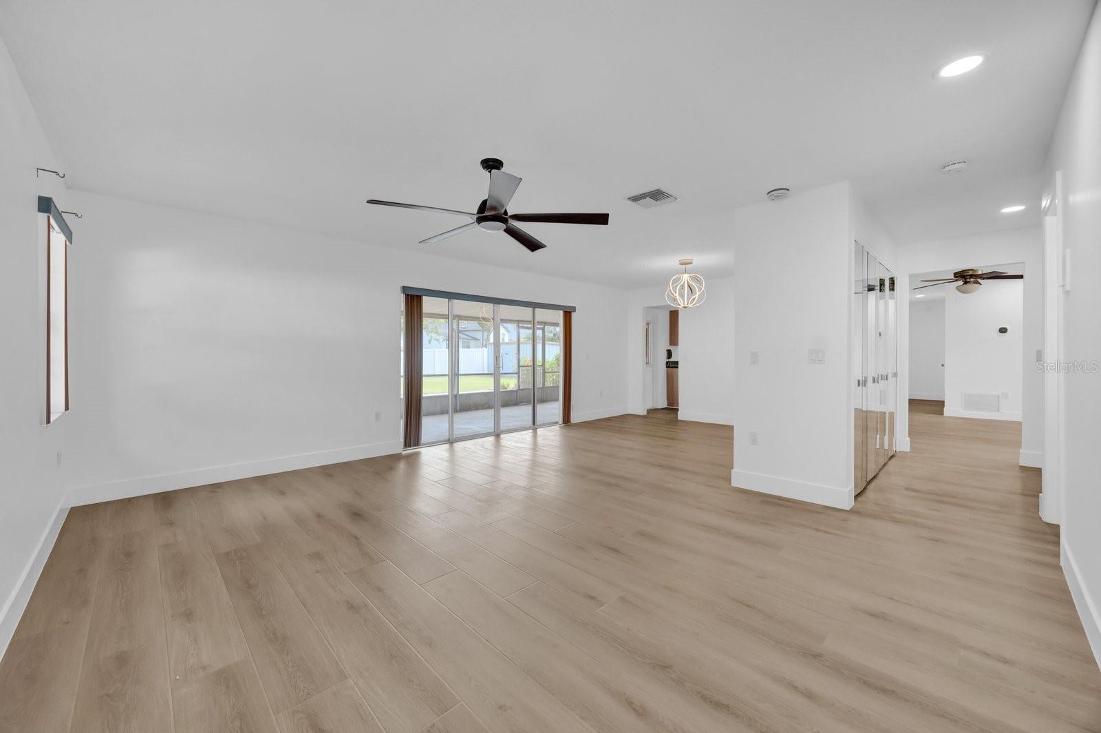 Image 4 of 19 For 8135 Sandberry Boulevard