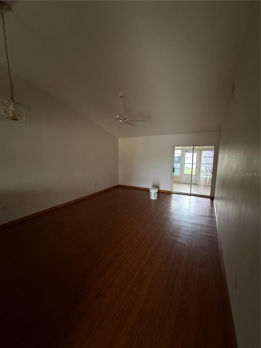 Image 4 of 7 For 3249 Villa Way Circle