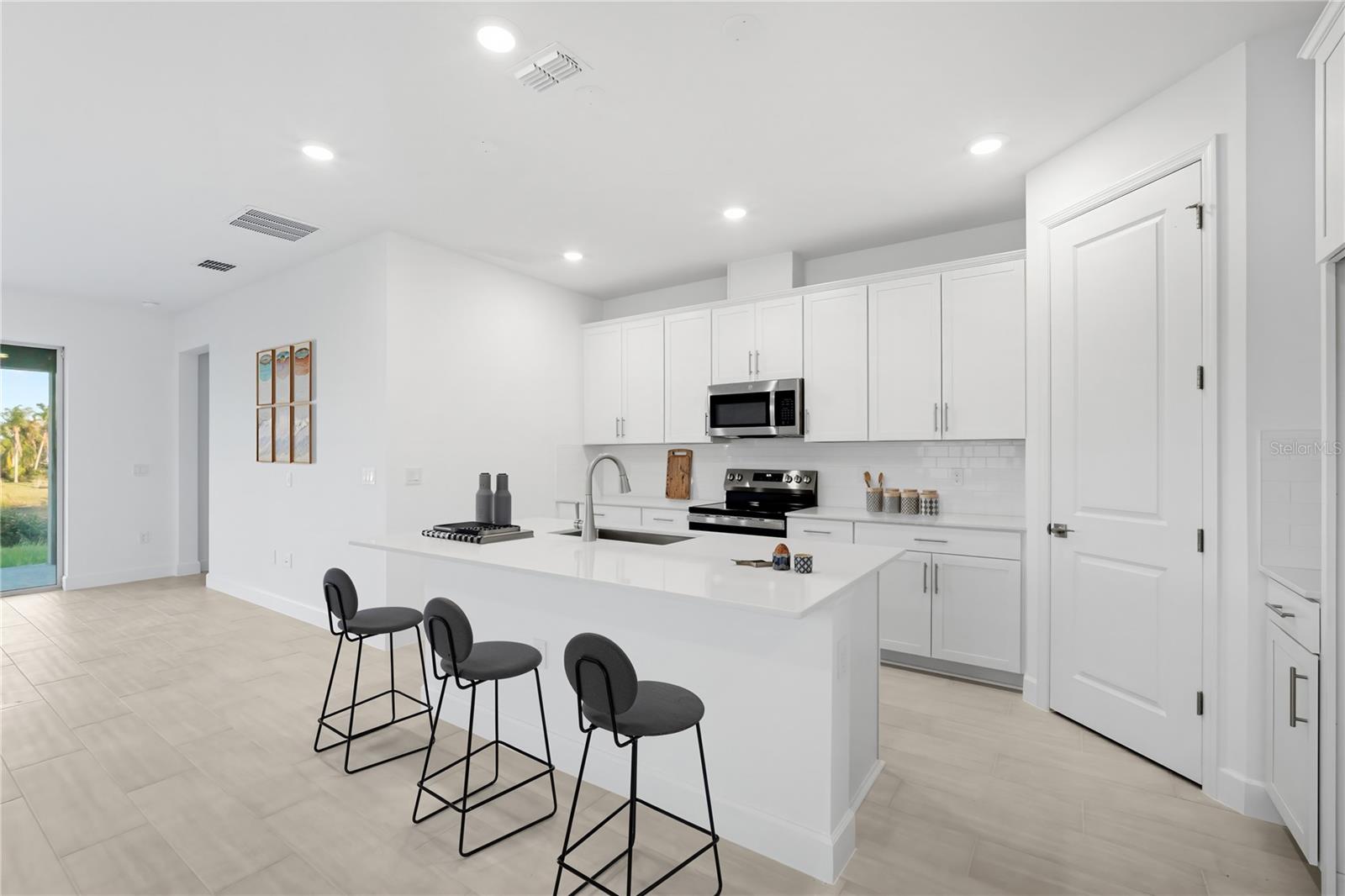 Image 13 of 41 For 9120 Players Drive