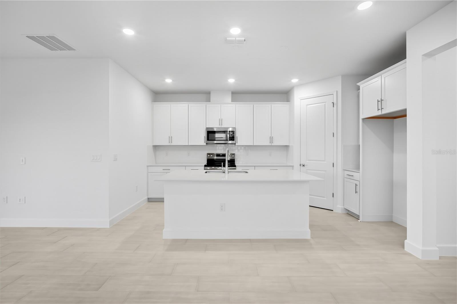 Image 15 of 41 For 9120 Players Drive