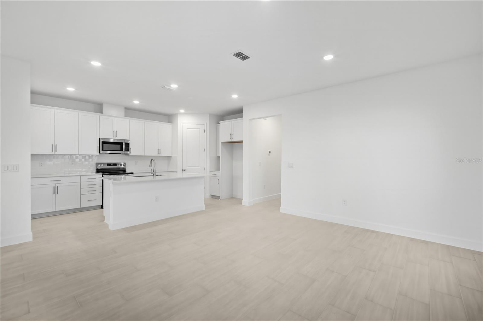 Image 16 of 41 For 9120 Players Drive