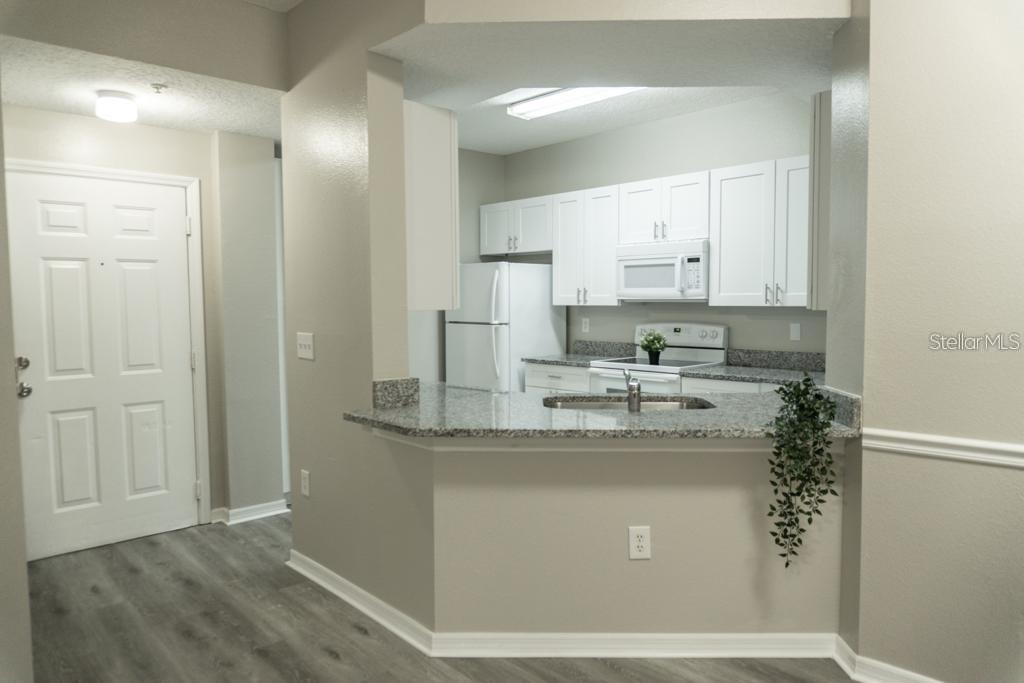 Image 2 of 50 For 5560 Metrowest Boulevard Nw 106